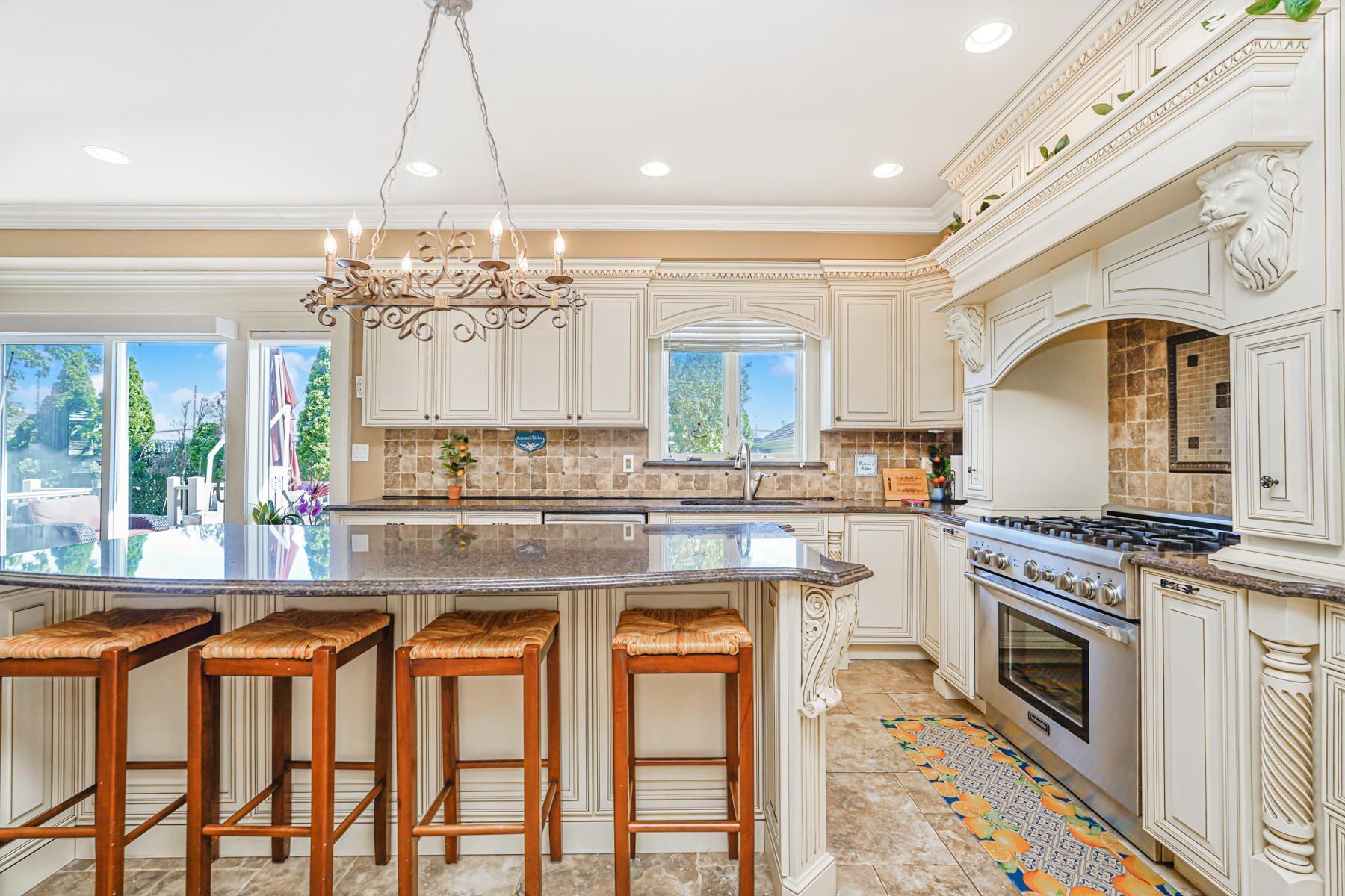 Single Family Normalee  Staten Island, NY 10305, MLS-880039-24