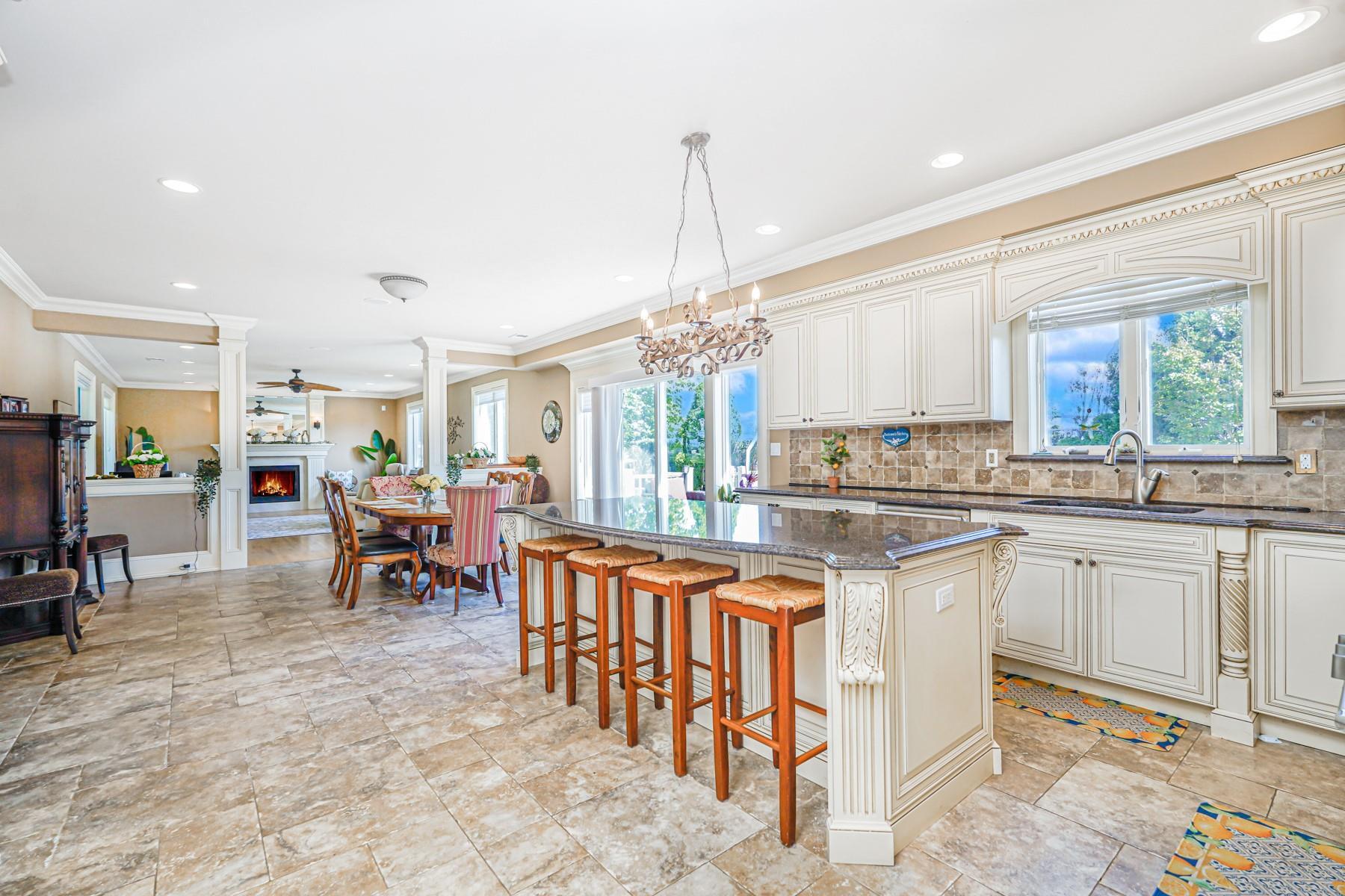 Single Family Normalee  Staten Island, NY 10305, MLS-880039-25