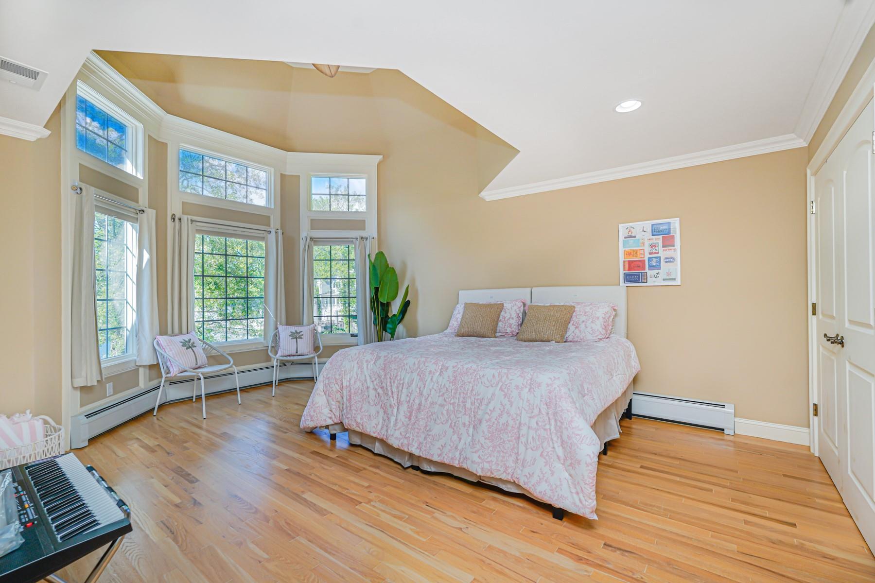Single Family Normalee  Staten Island, NY 10305, MLS-880039-36