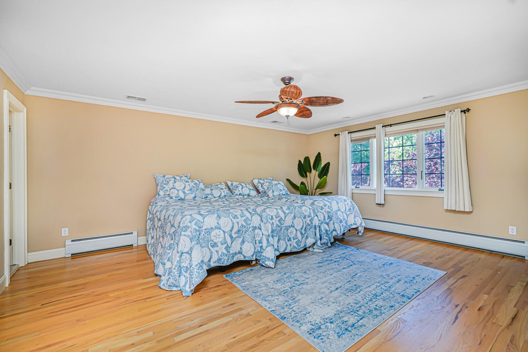 Single Family Normalee  Staten Island, NY 10305, MLS-880039-38