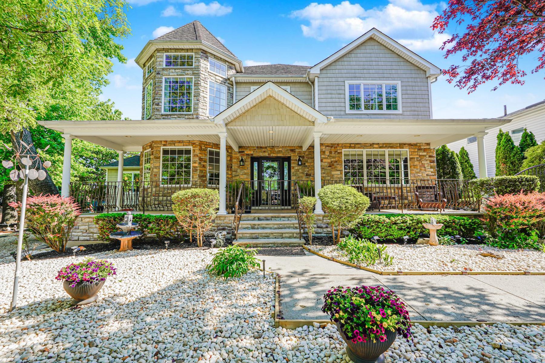 Single Family Normalee  Staten Island, NY 10305, MLS-880039-4