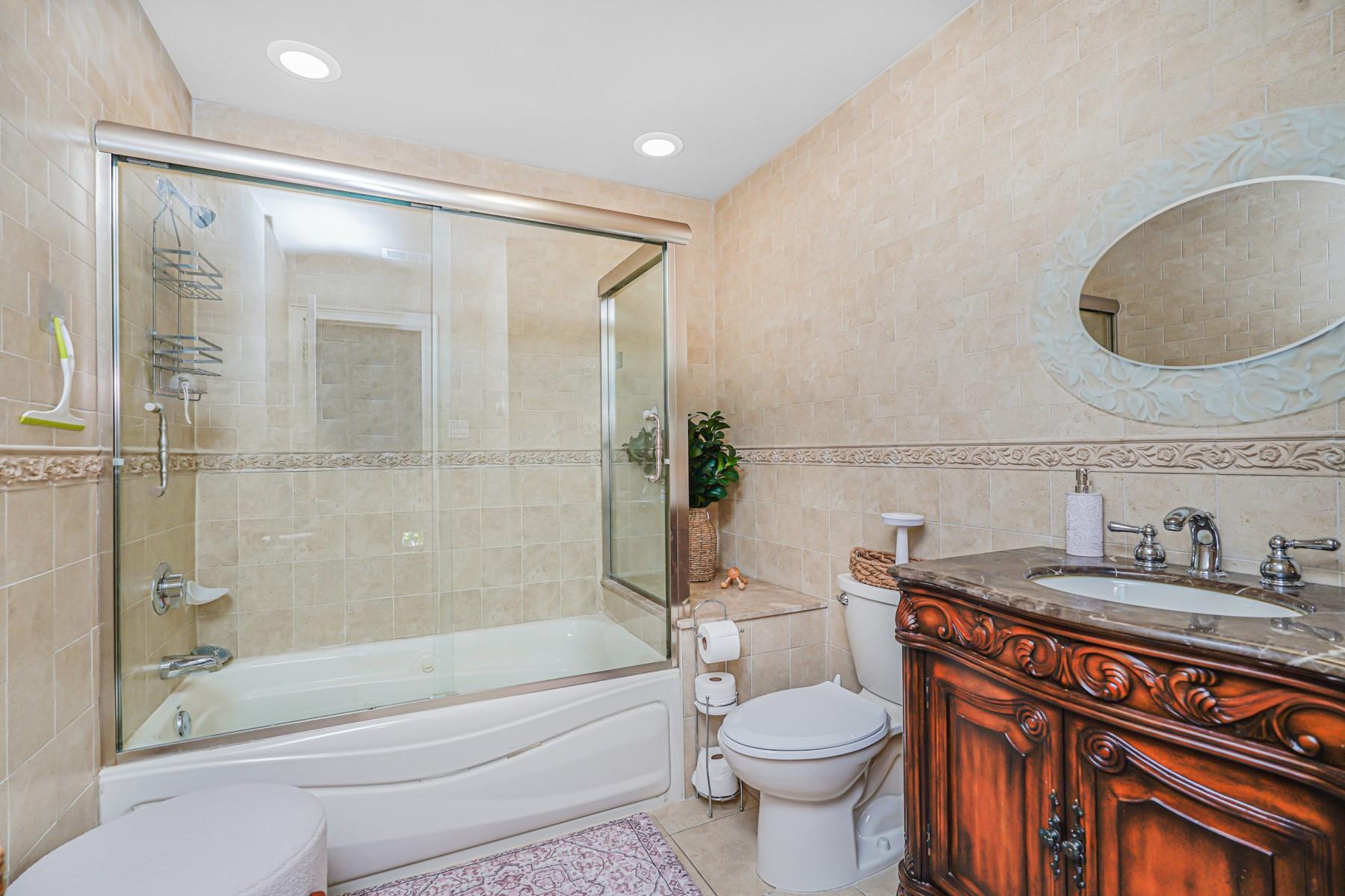 Single Family Normalee  Staten Island, NY 10305, MLS-880039-40