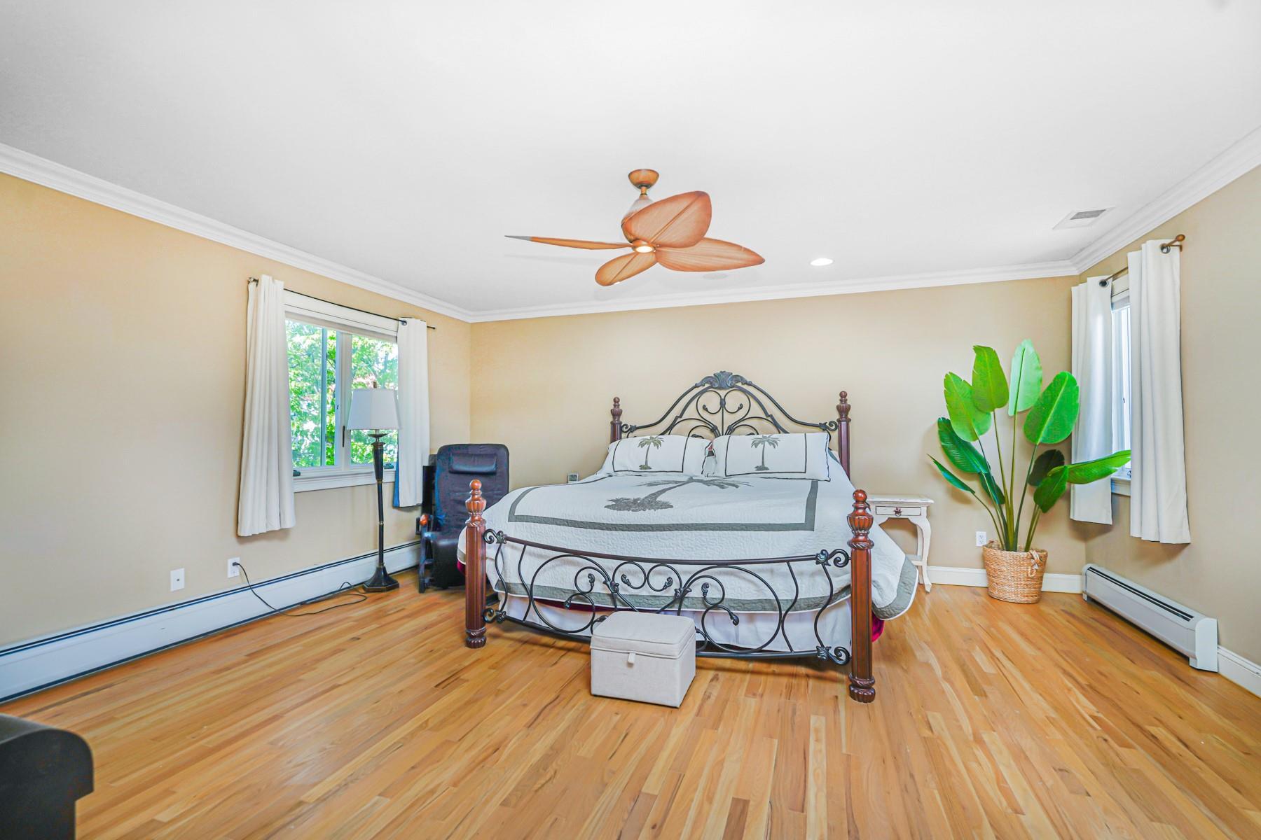 Single Family Normalee  Staten Island, NY 10305, MLS-880039-41