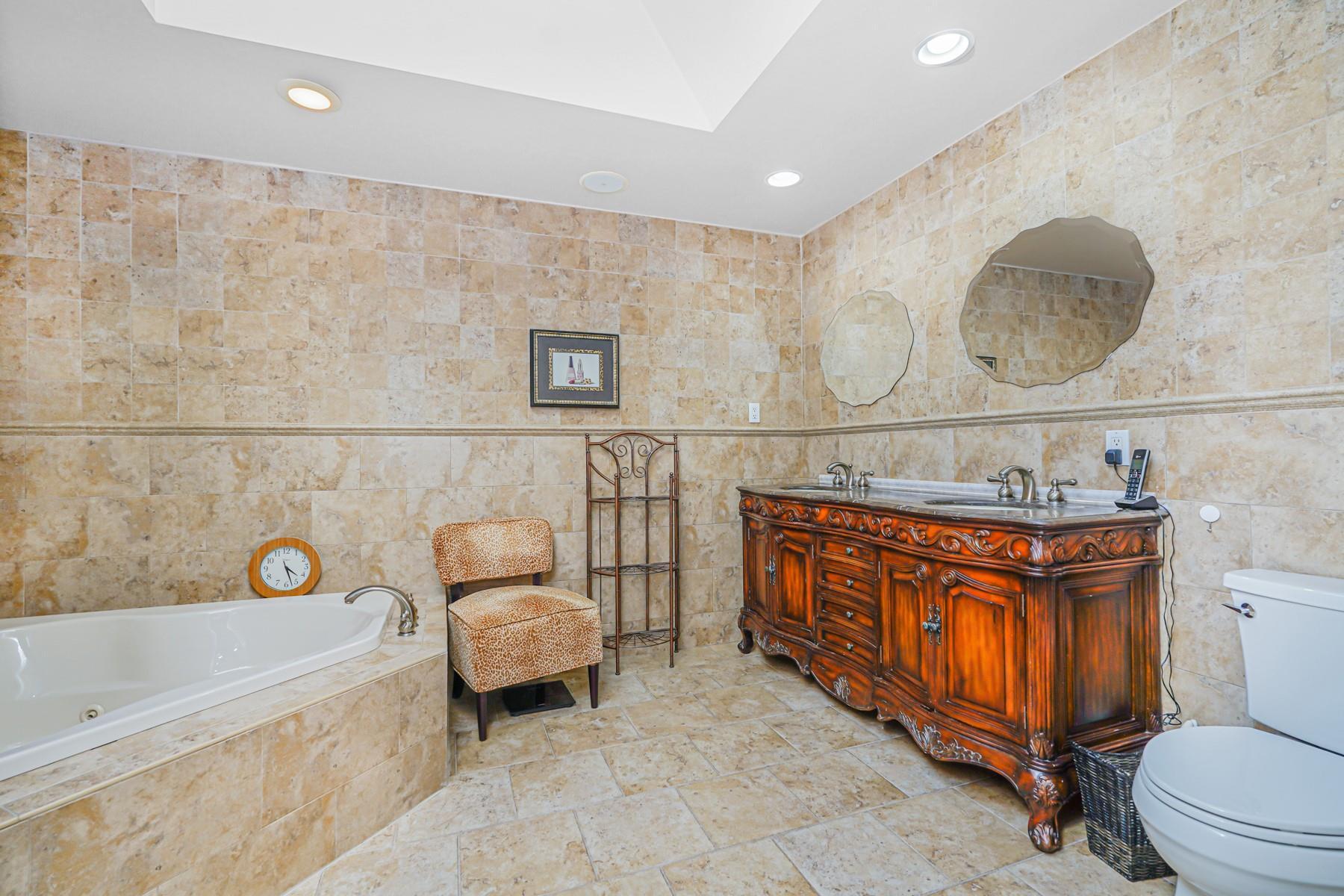 Single Family Normalee  Staten Island, NY 10305, MLS-880039-42