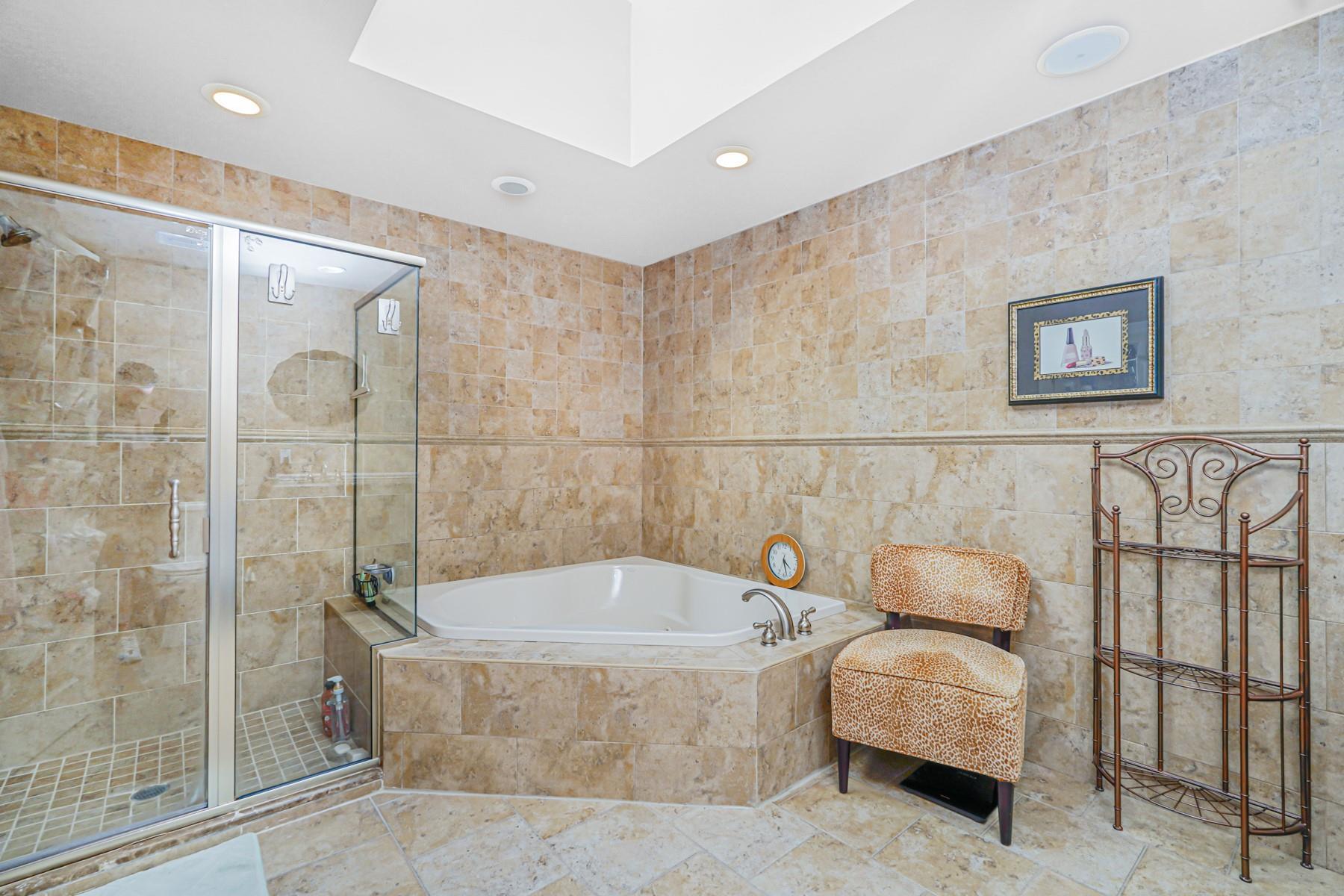 Single Family Normalee  Staten Island, NY 10305, MLS-880039-43
