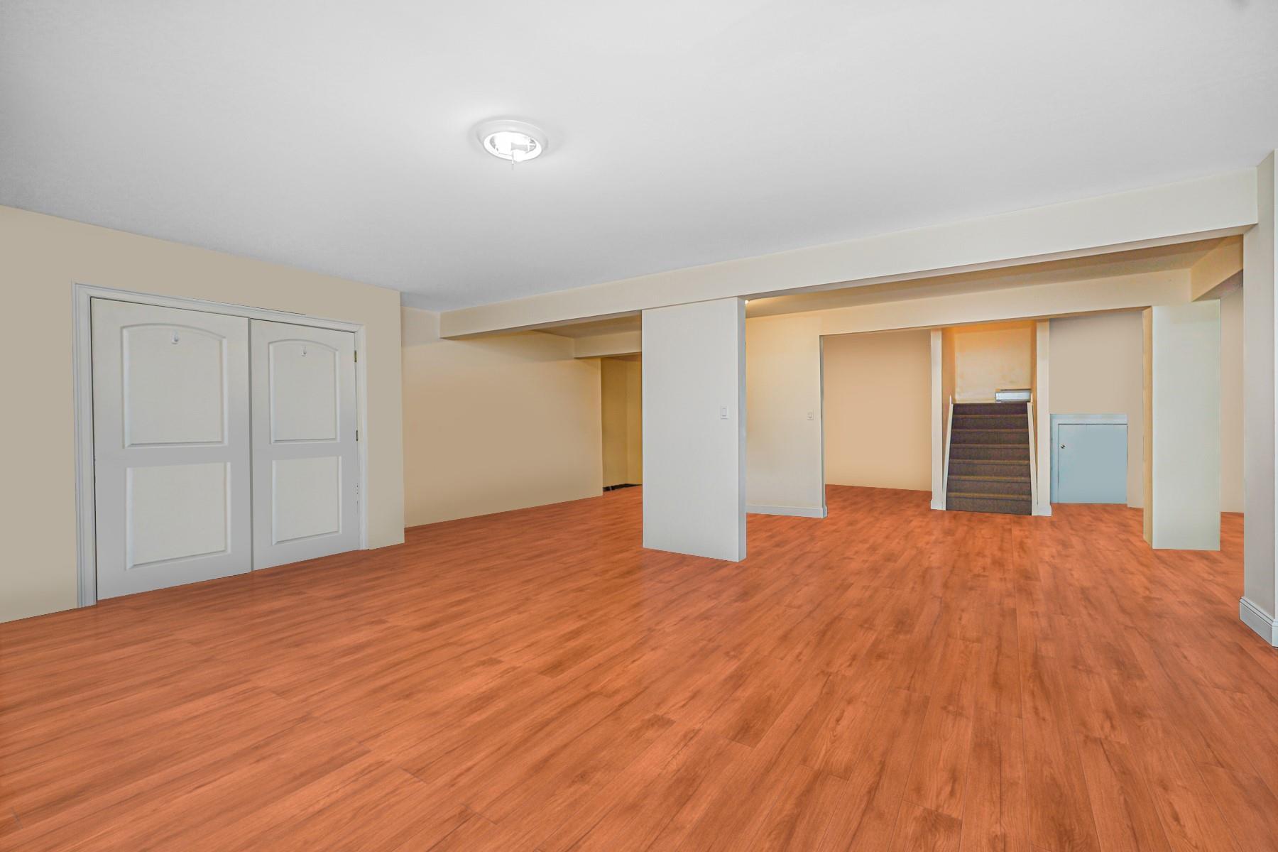 Single Family Normalee  Staten Island, NY 10305, MLS-880039-44