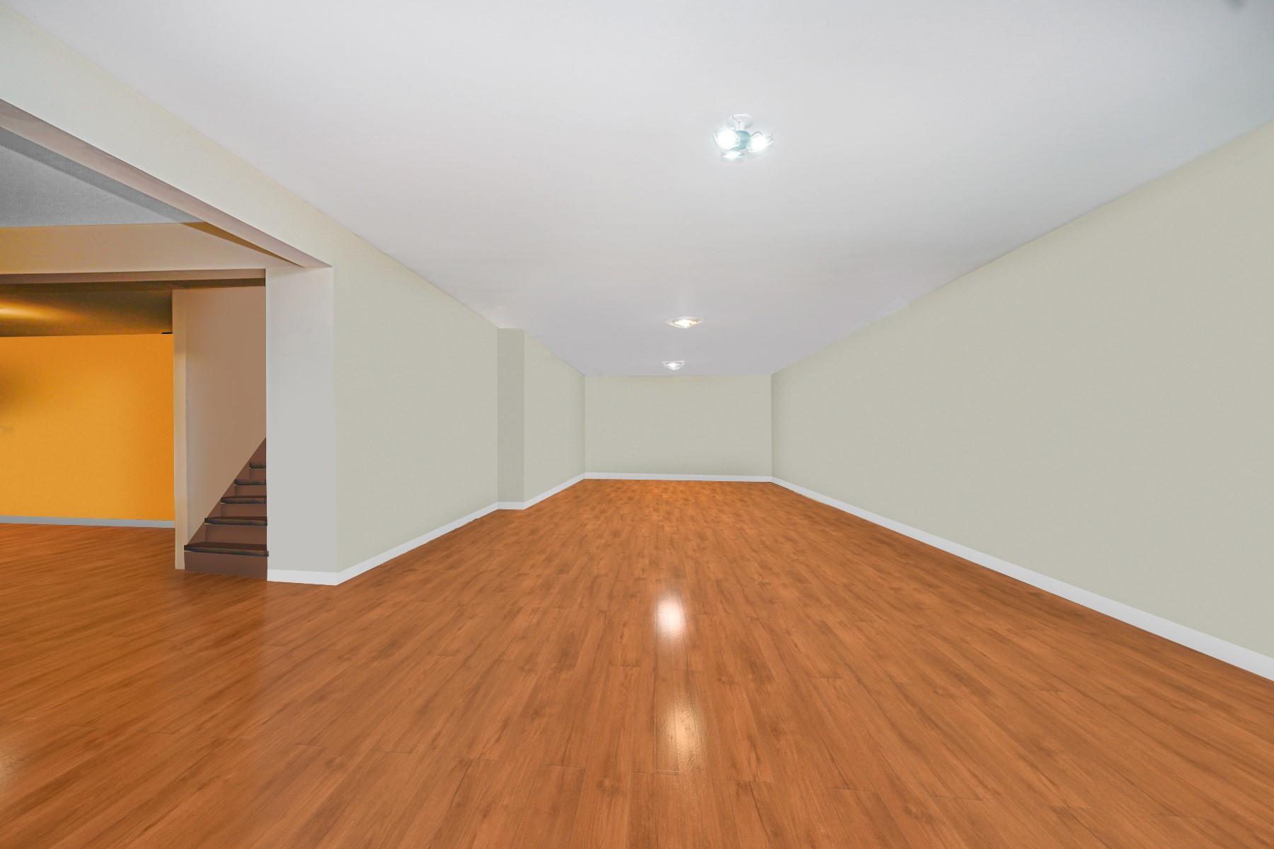 Single Family Normalee  Staten Island, NY 10305, MLS-880039-45