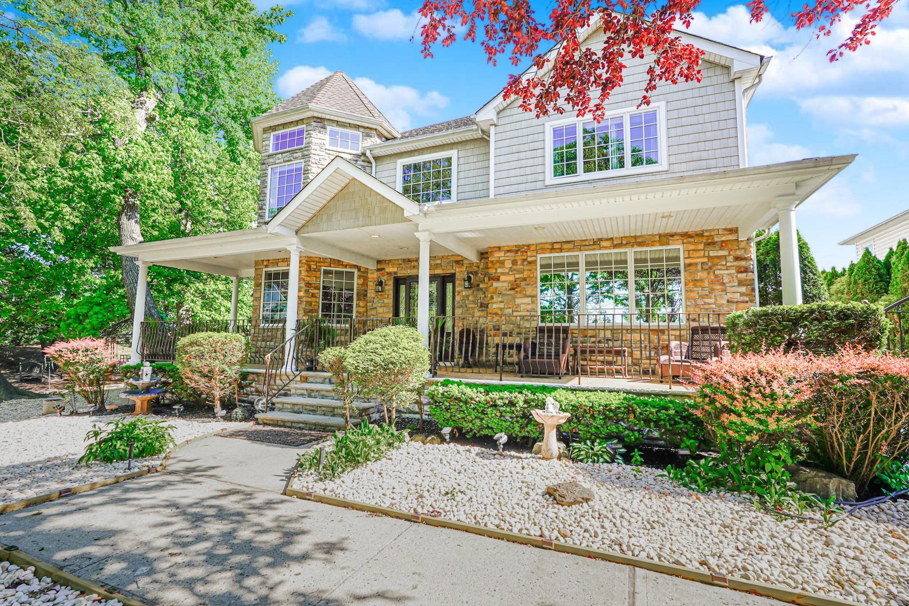 Single Family Normalee  Staten Island, NY 10305, MLS-880039-5