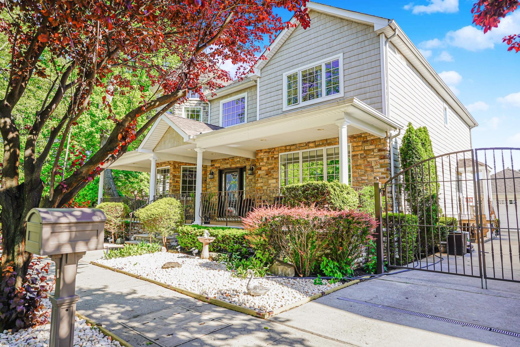 Single Family Normalee  Staten Island, NY 10305, MLS-880039-6