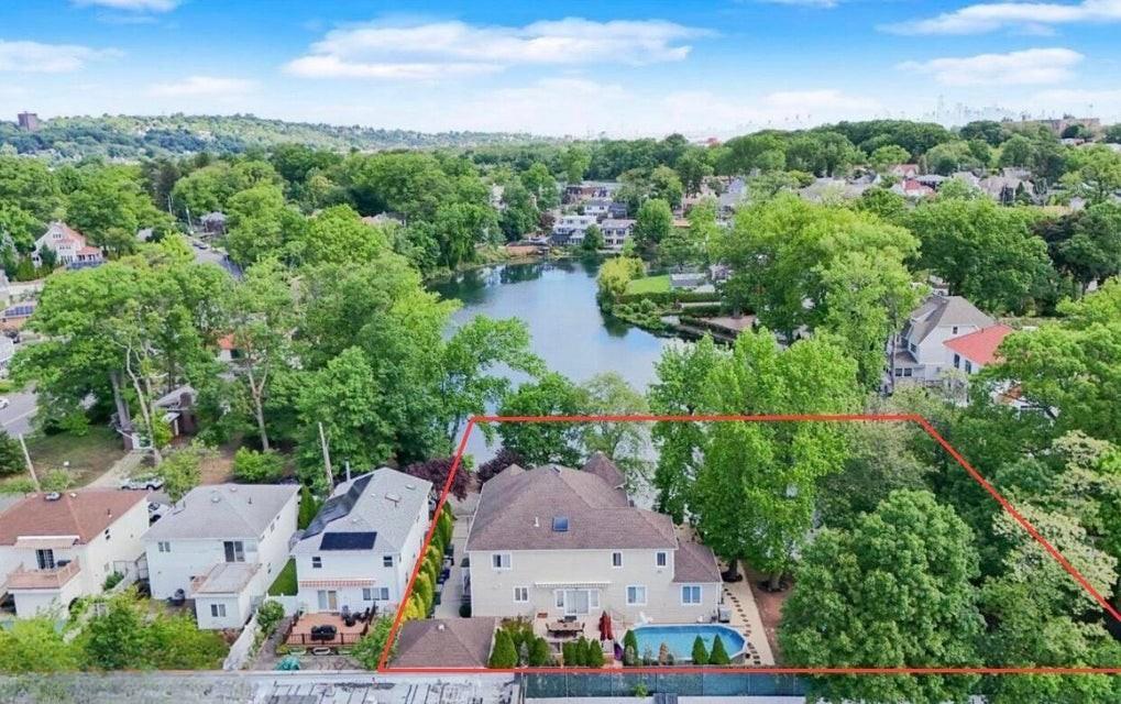 Single Family Normalee  Staten Island, NY 10305, MLS-880039-8
