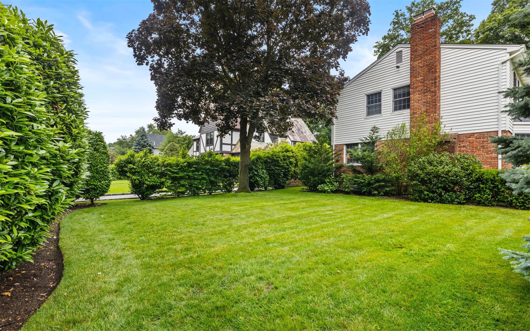 Single Family Locust  Nassau County, NY 11530, MLS-880054-35