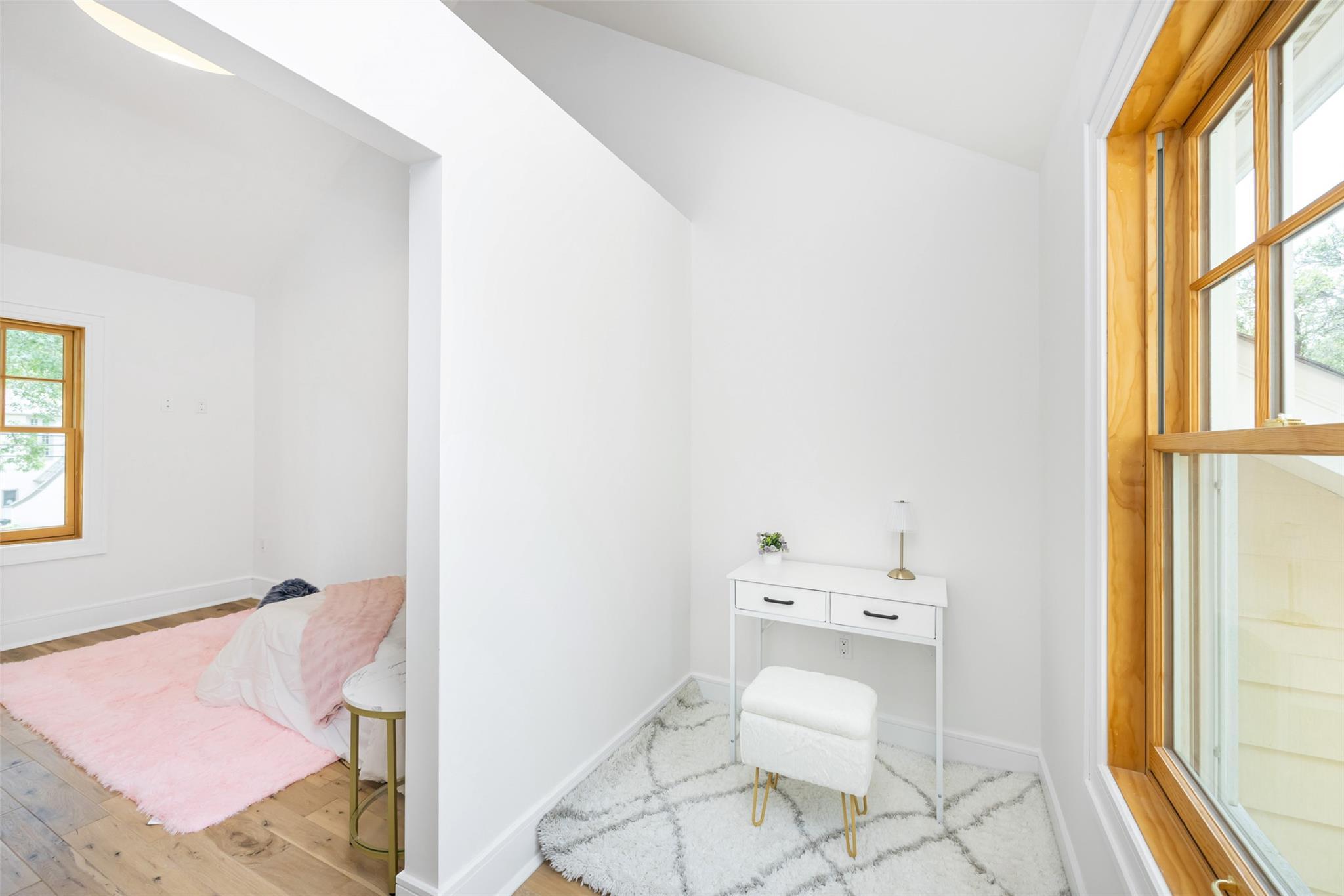 Single Family Hollywood  Queens, NY 11363, MLS-880067-28