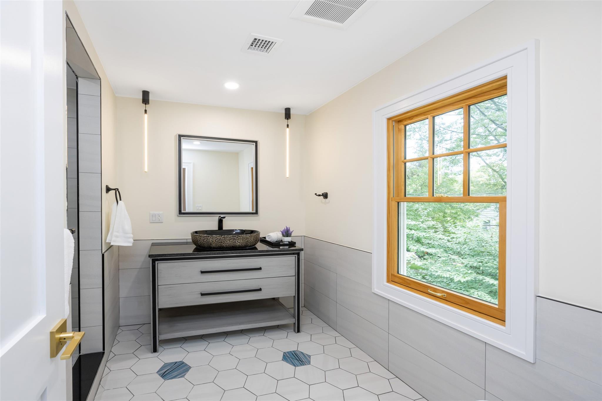 Single Family Hollywood  Queens, NY 11363, MLS-880067-29