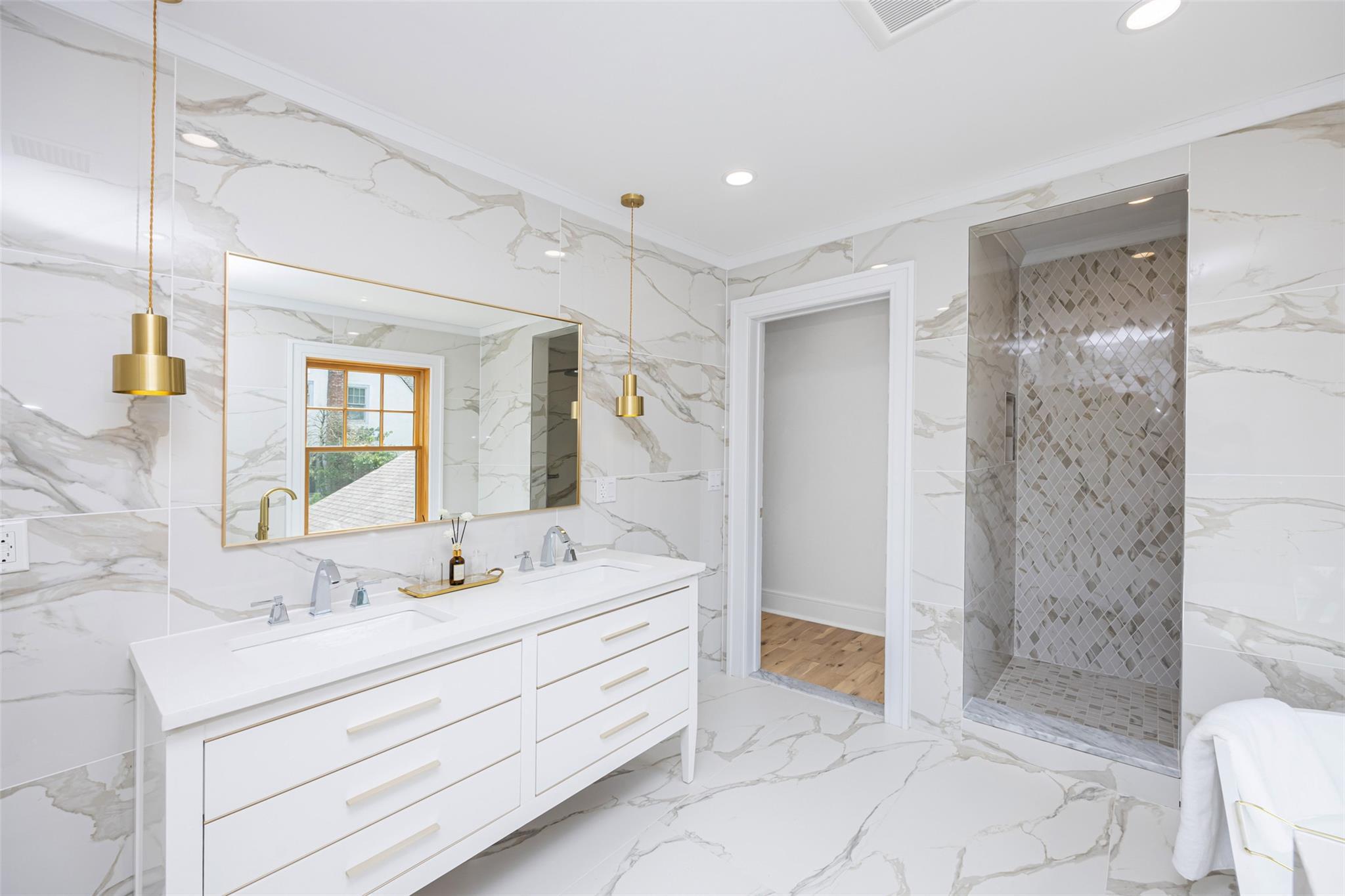 Single Family Hollywood  Queens, NY 11363, MLS-880067-37
