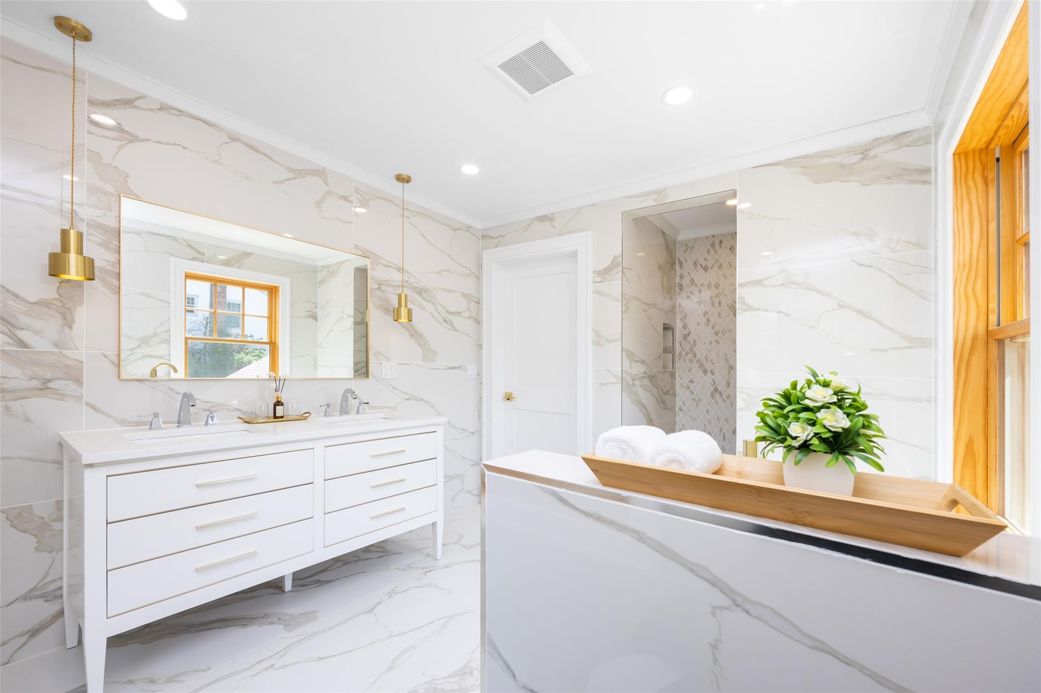 Single Family Hollywood  Queens, NY 11363, MLS-880067-40