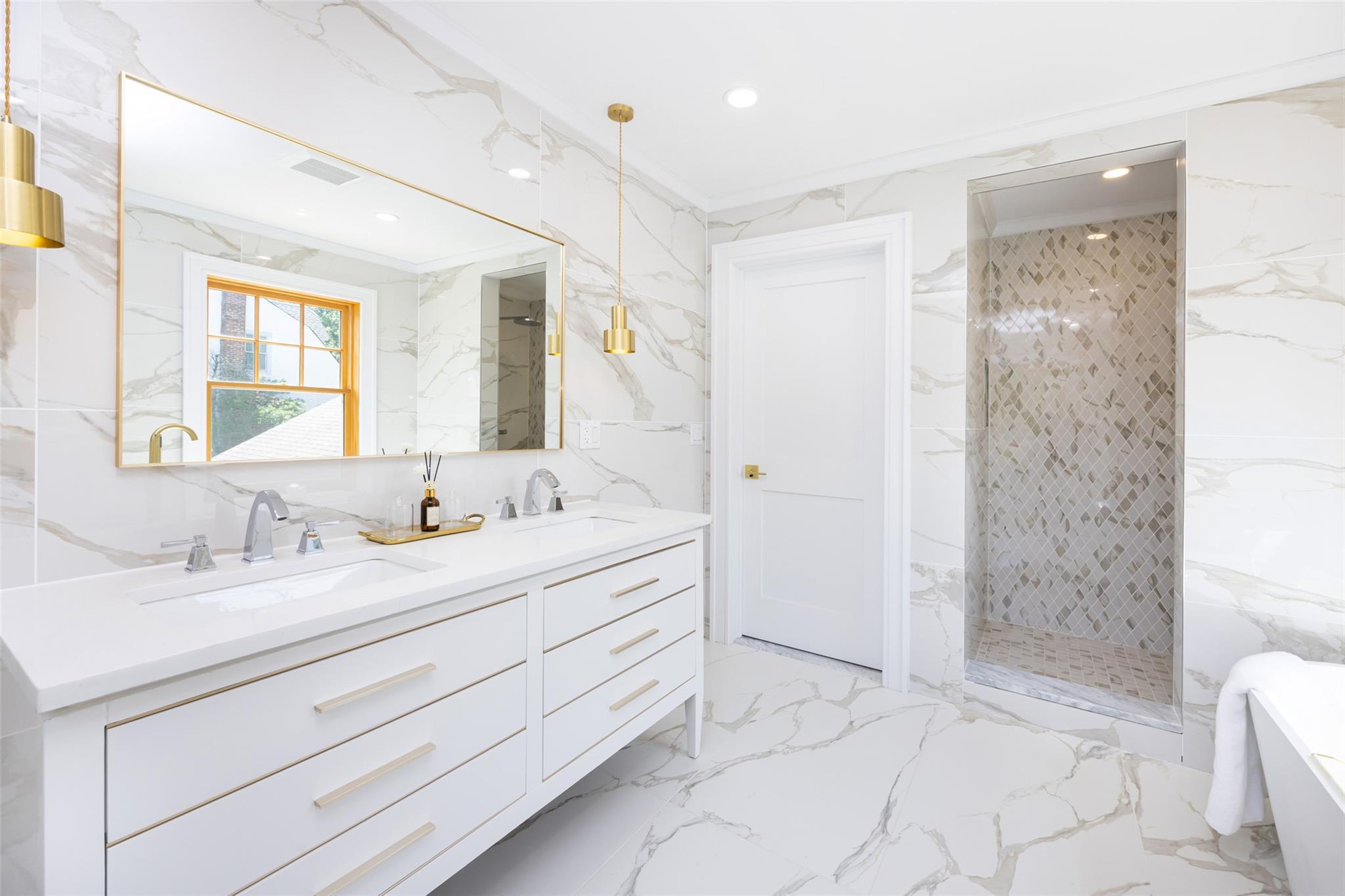 Single Family Hollywood  Queens, NY 11363, MLS-880067-41
