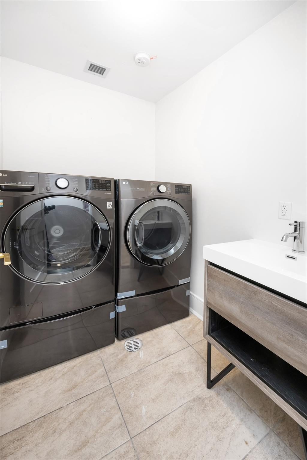 Single Family Hollywood  Queens, NY 11363, MLS-880067-42