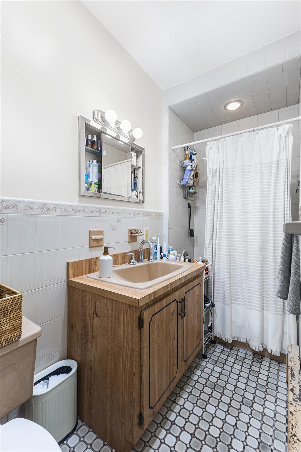 Single Family Catalpa  Queens, NY 11385, MLS-880094-27