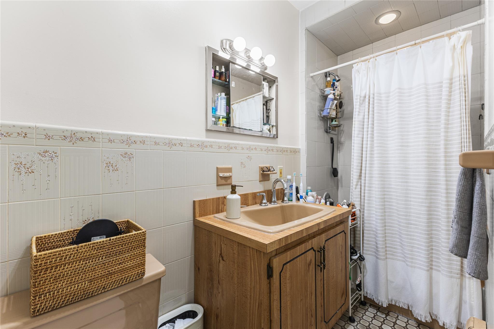 Single Family Catalpa  Queens, NY 11385, MLS-880094-28