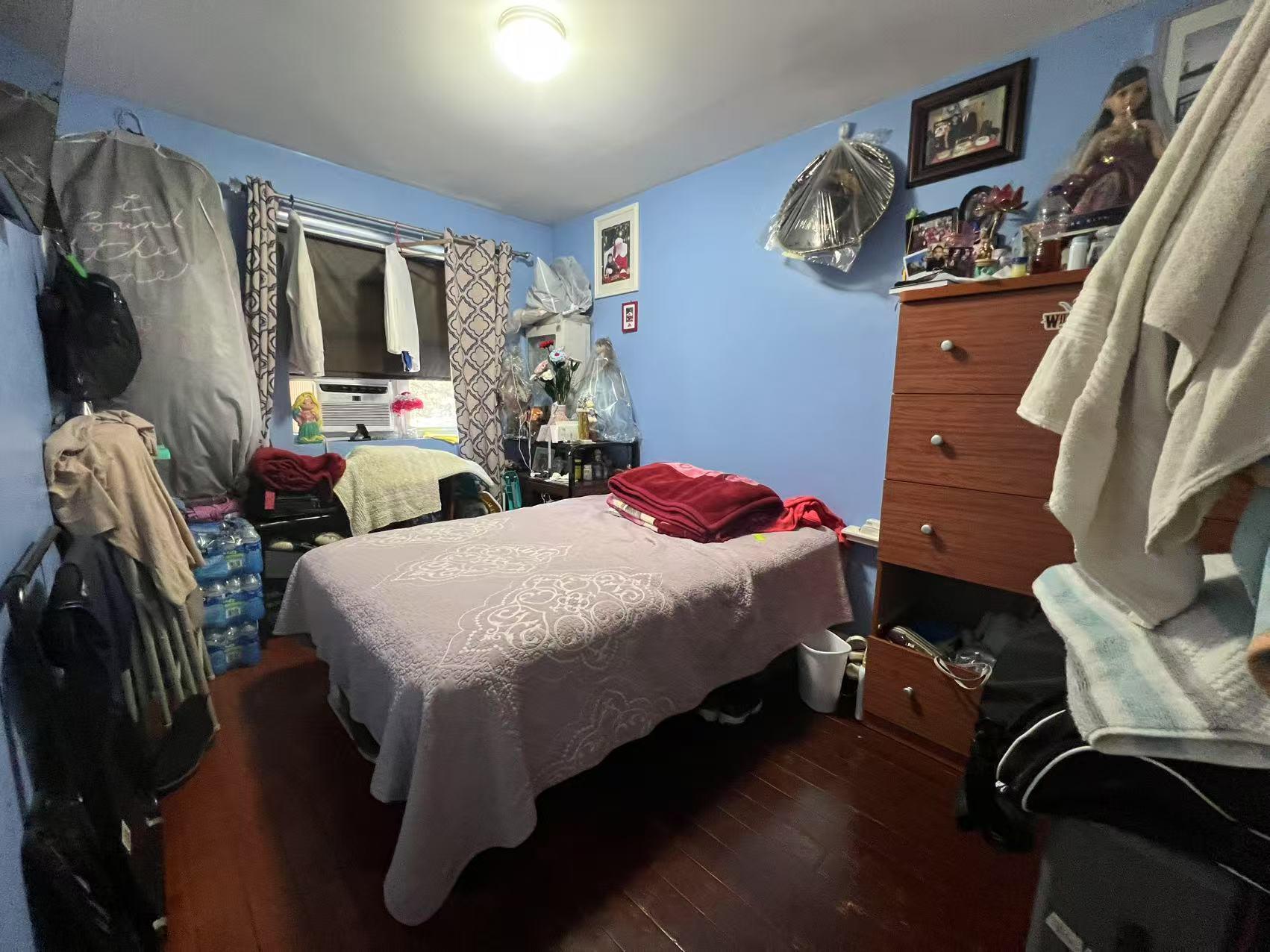 Single Family 70th Street  Queens, NY 11377, MLS-880100-3