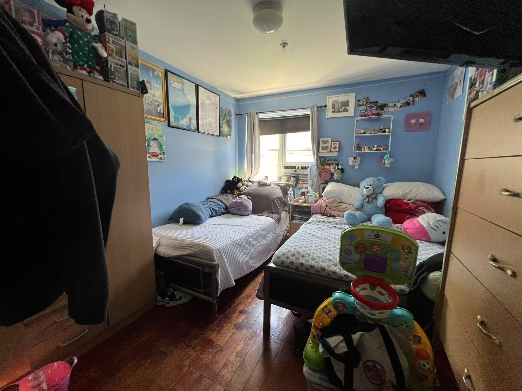 Single Family 70th Street  Queens, NY 11377, MLS-880100-8