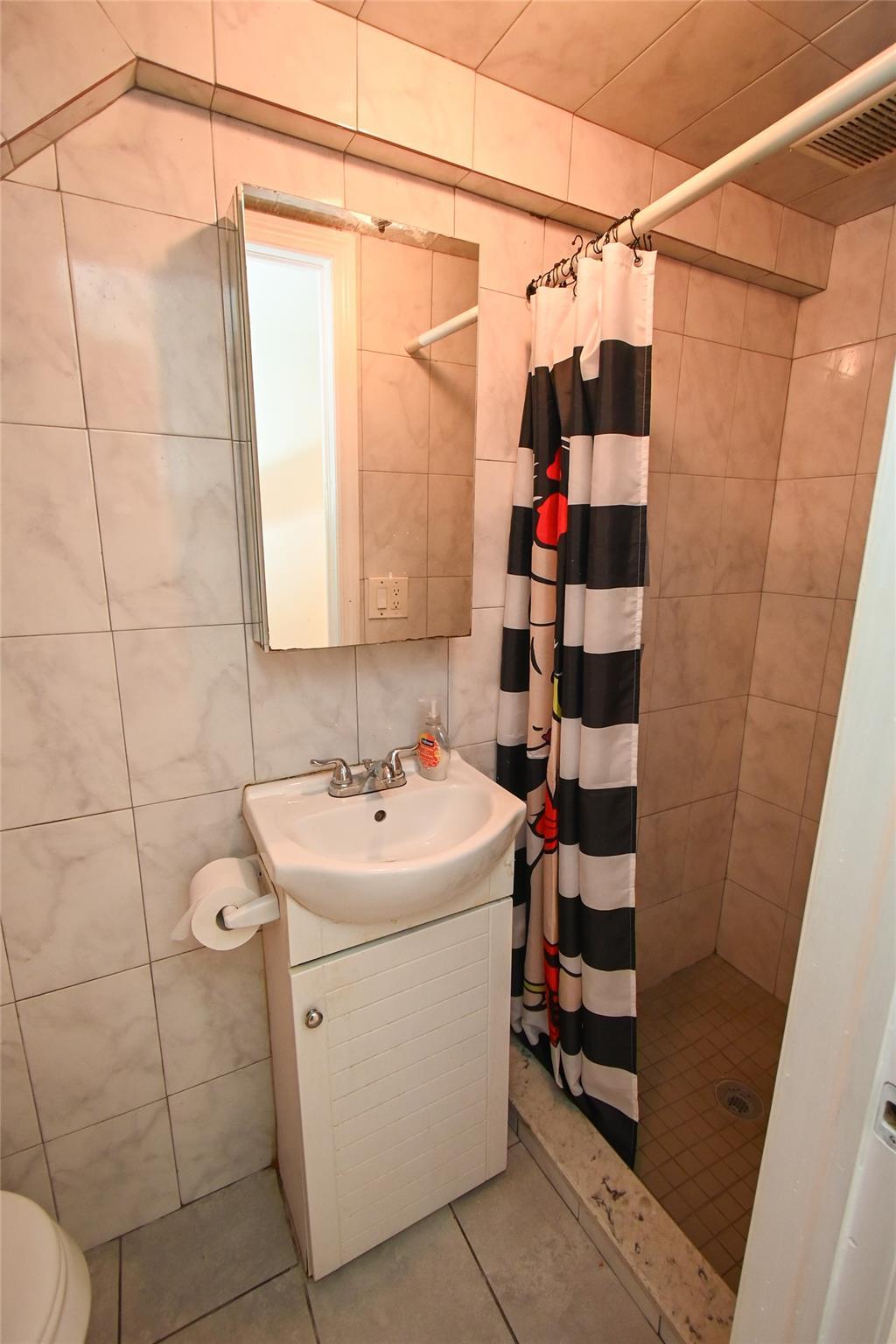Single Family 117th  Queens, NY 11356, MLS-880116-18