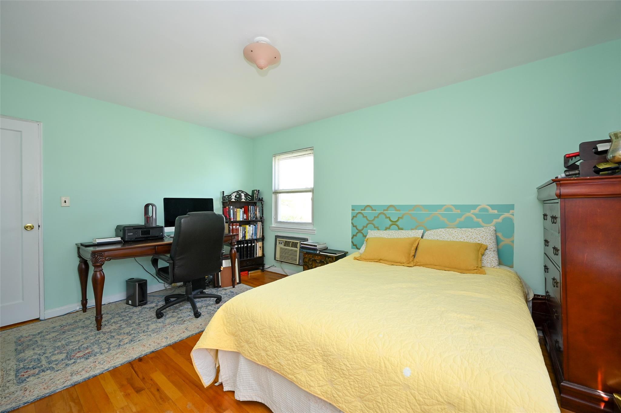 Single Family 184  Queens, NY 11365, MLS-880223-10