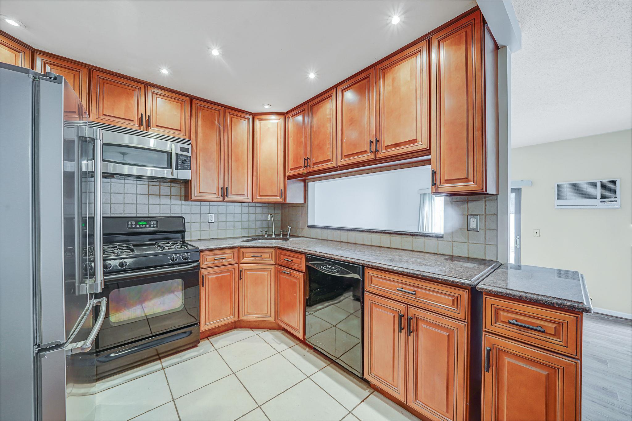 Condo Julius  Queens, NY 11356, MLS-880224-3