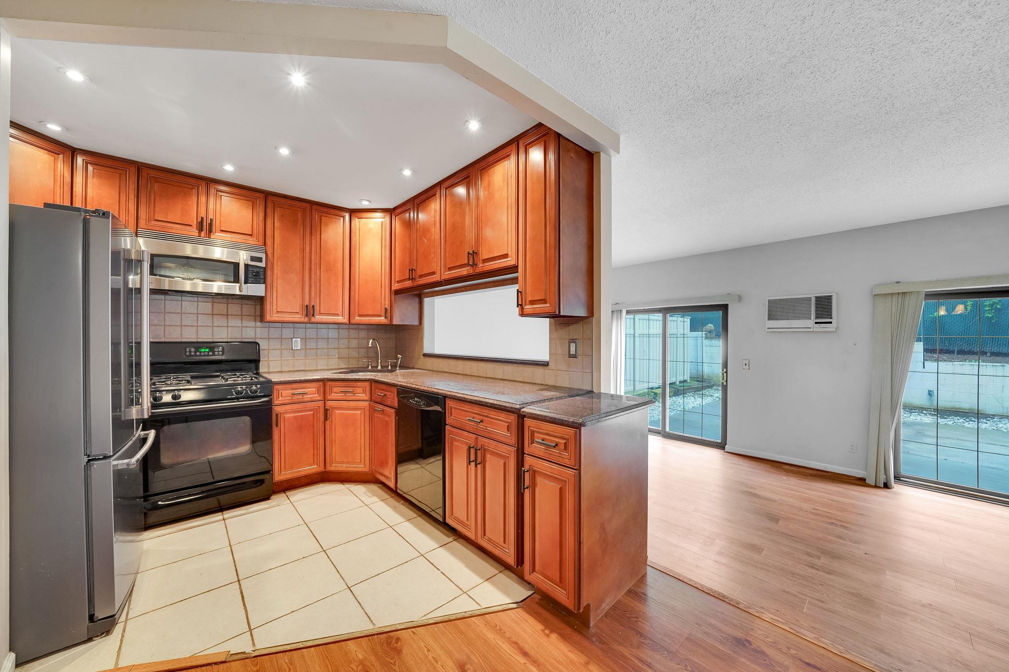 Condo Julius  Queens, NY 11356, MLS-880224-4