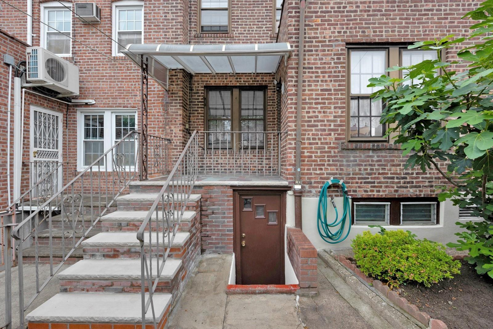 Single Family 82nd Queens, NY 11379, MLS-880230-22