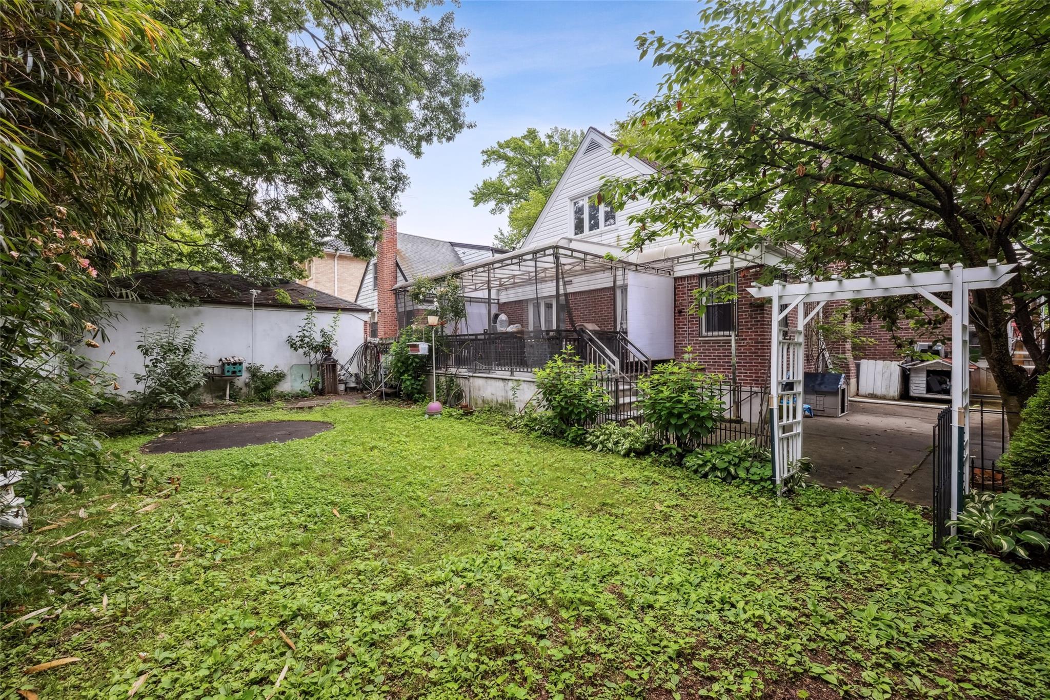 Single Family 64  Queens, NY 11364, MLS-880321-27