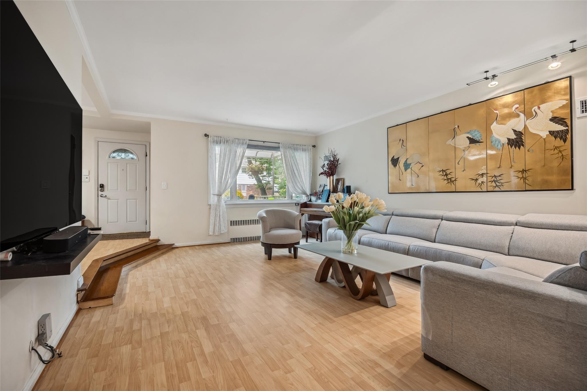 Single Family 64  Queens, NY 11364, MLS-880321-6