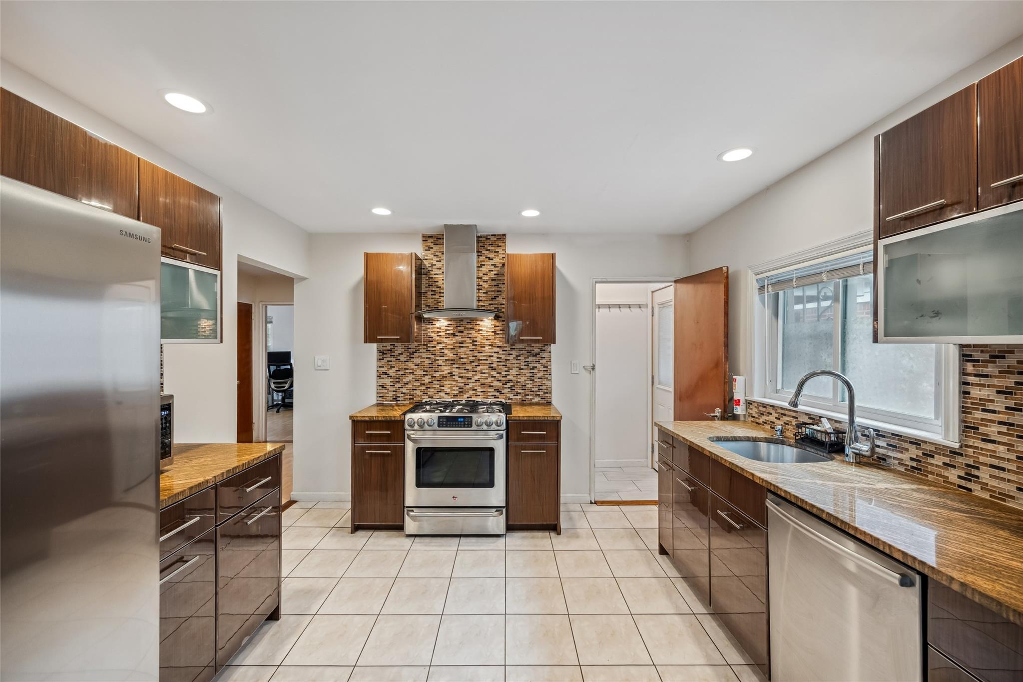 Single Family 64  Queens, NY 11364, MLS-880321-7