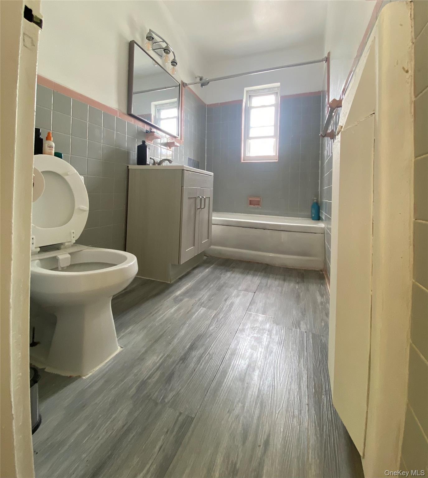 Single Family Hicks  Bronx, NY 10469, MLS-880327-17