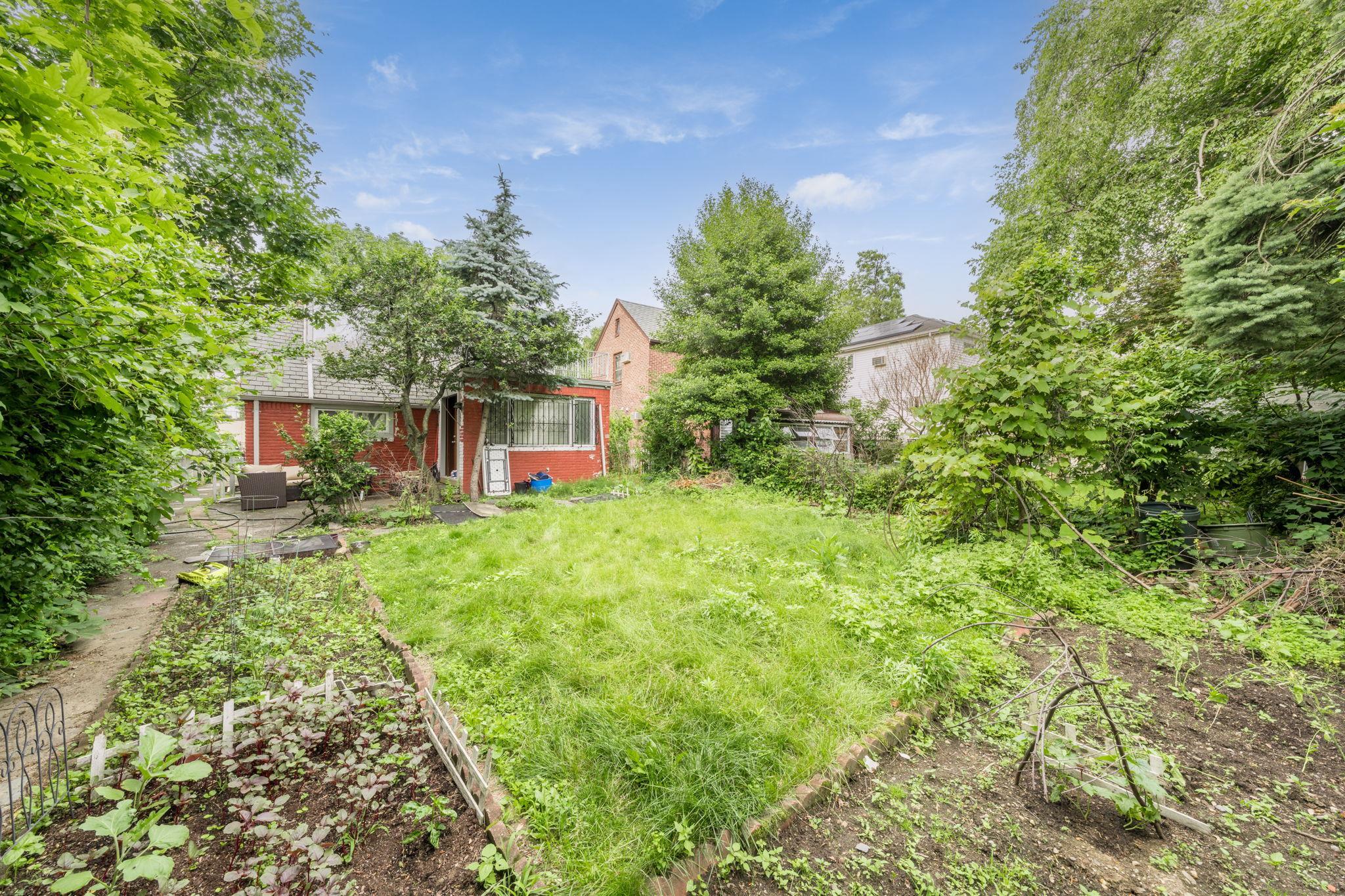Single Family Eton  Queens, NY 11432, MLS-880328-10