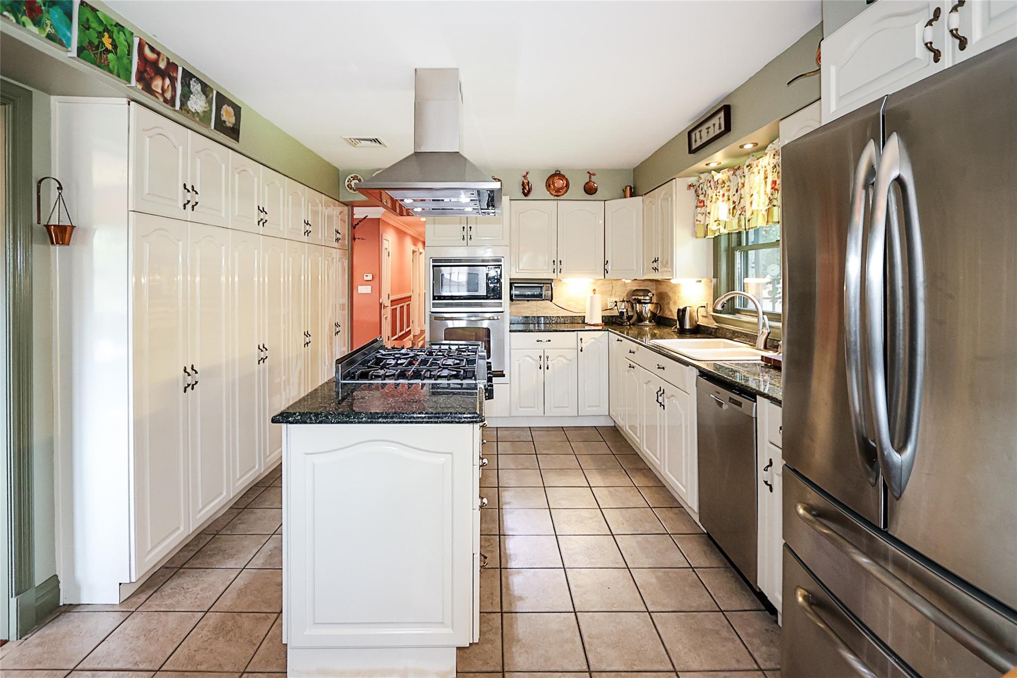 Single Family Marietta Nassau County, NY 11542, MLS-880332-14