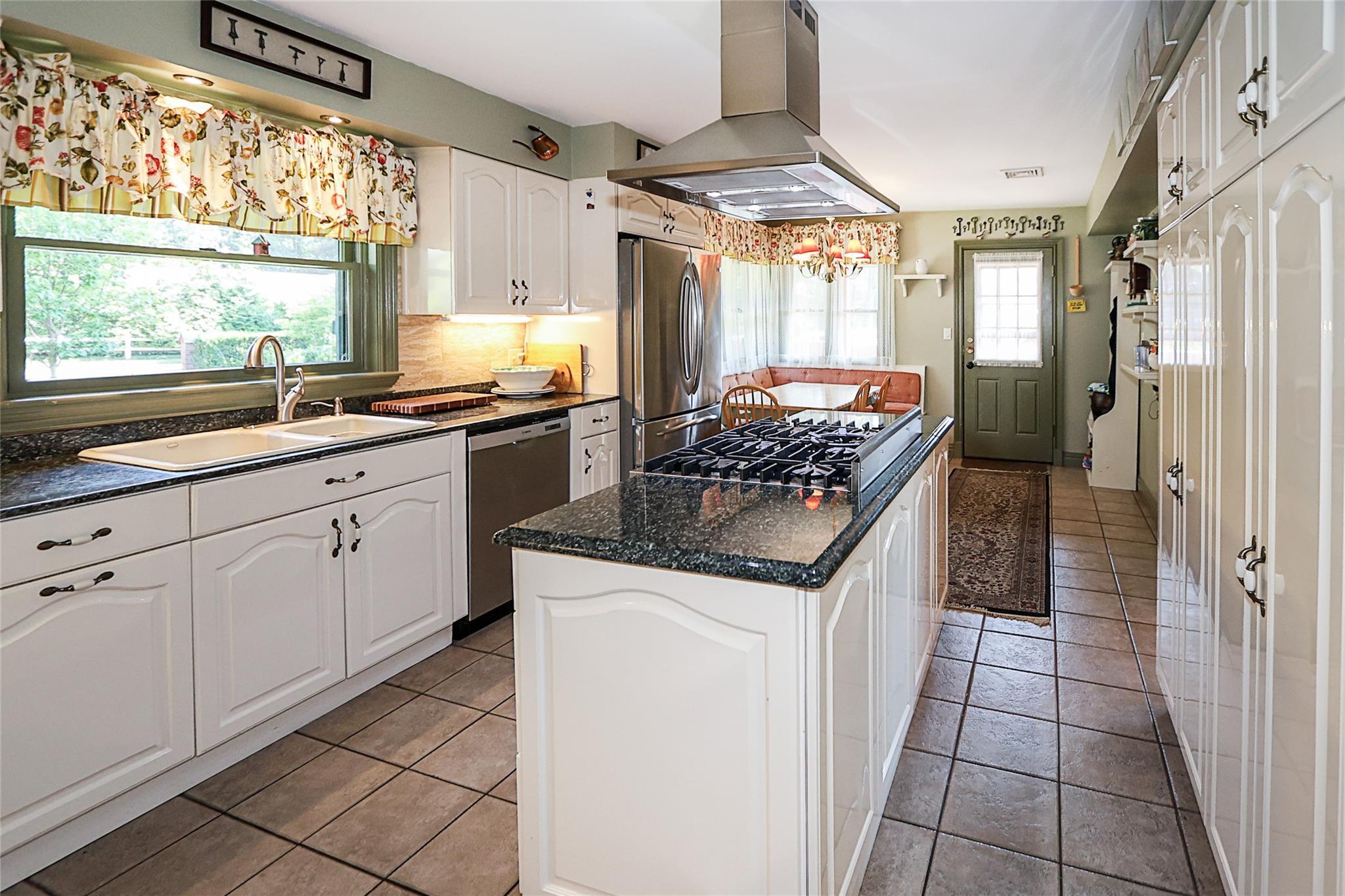 Single Family Marietta Nassau County, NY 11542, MLS-880332-17