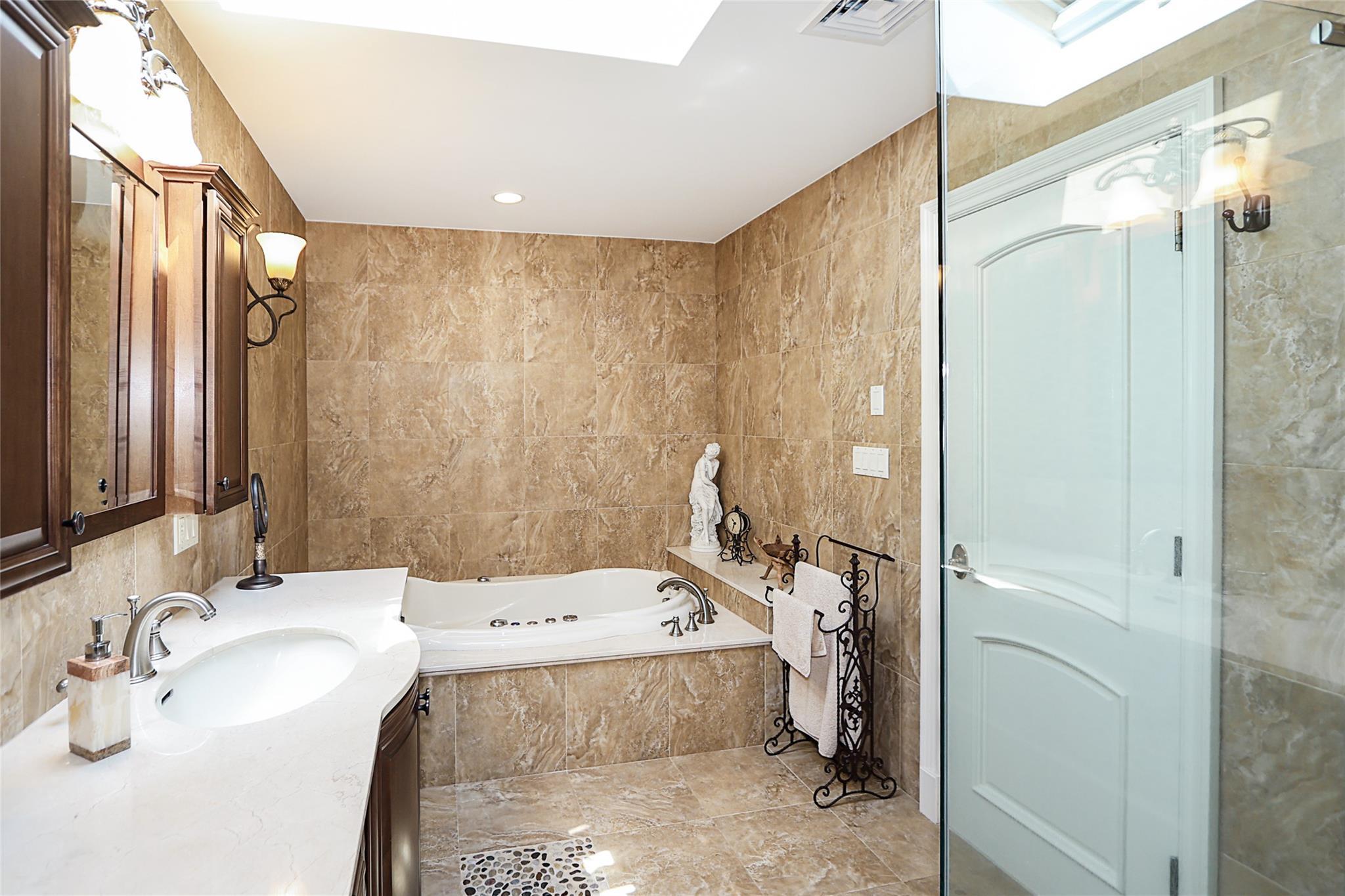 Single Family Marietta Nassau County, NY 11542, MLS-880332-21