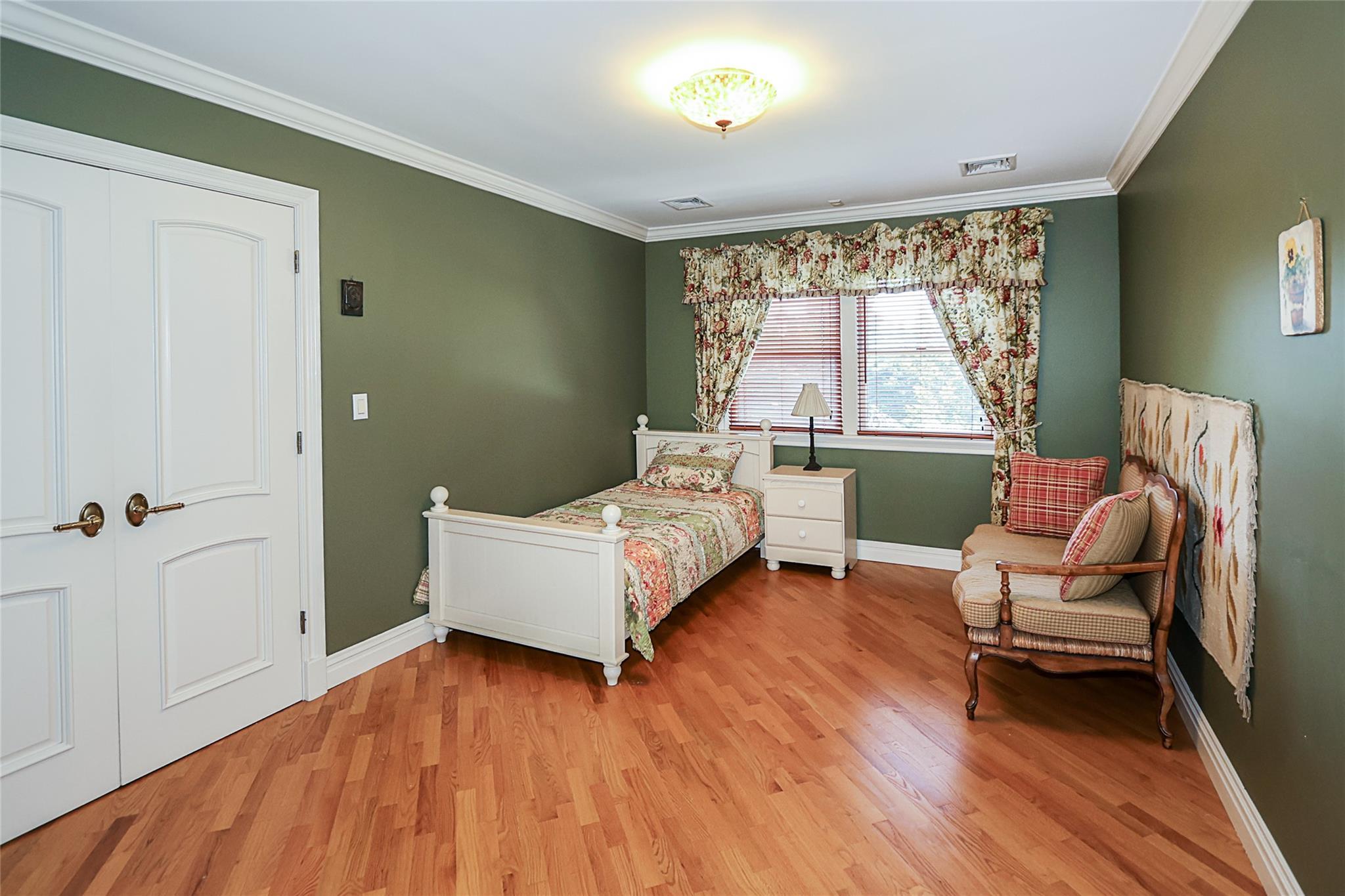 Single Family Marietta Nassau County, NY 11542, MLS-880332-23