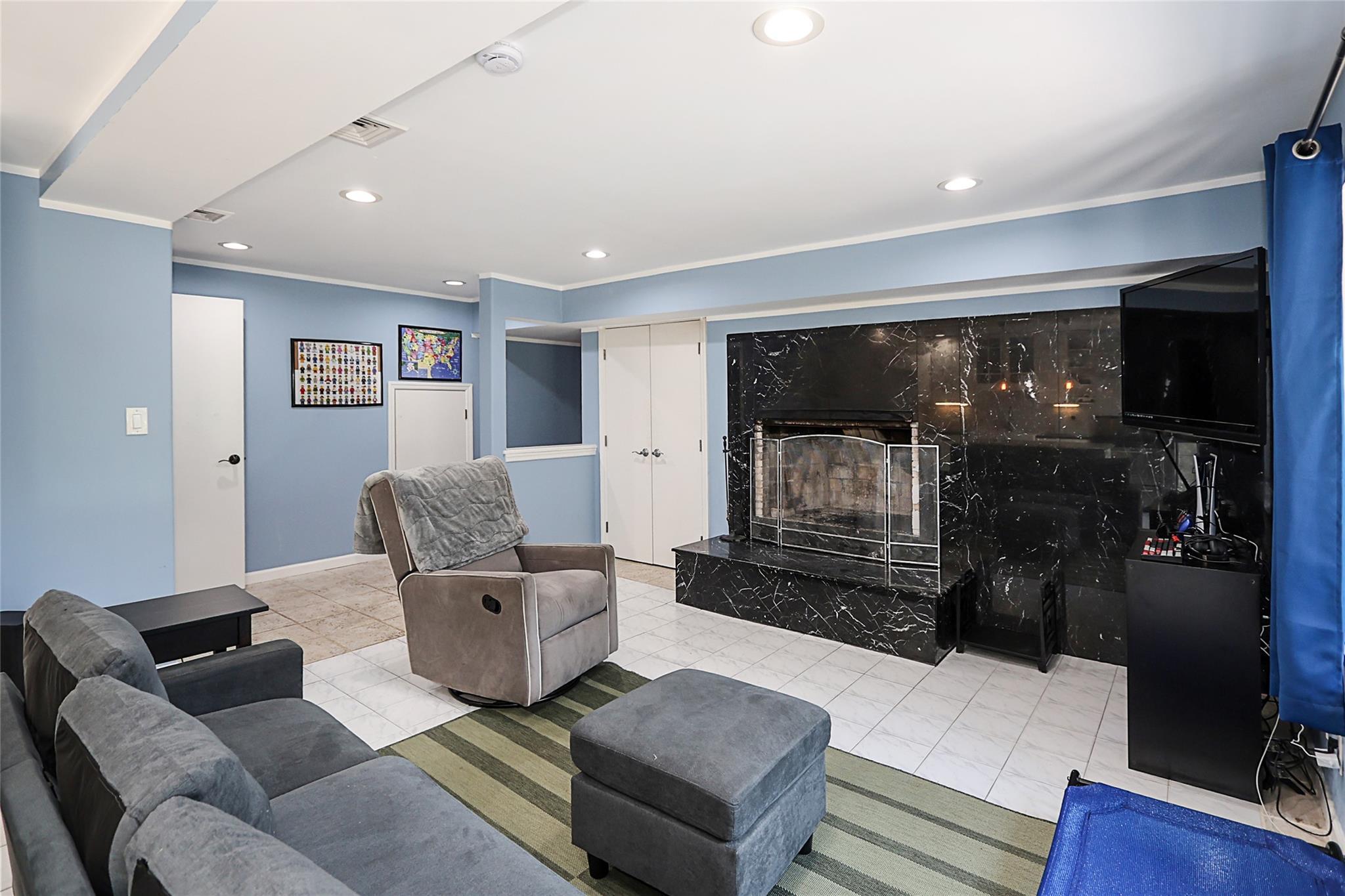 Single Family Marietta Nassau County, NY 11542, MLS-880332-38