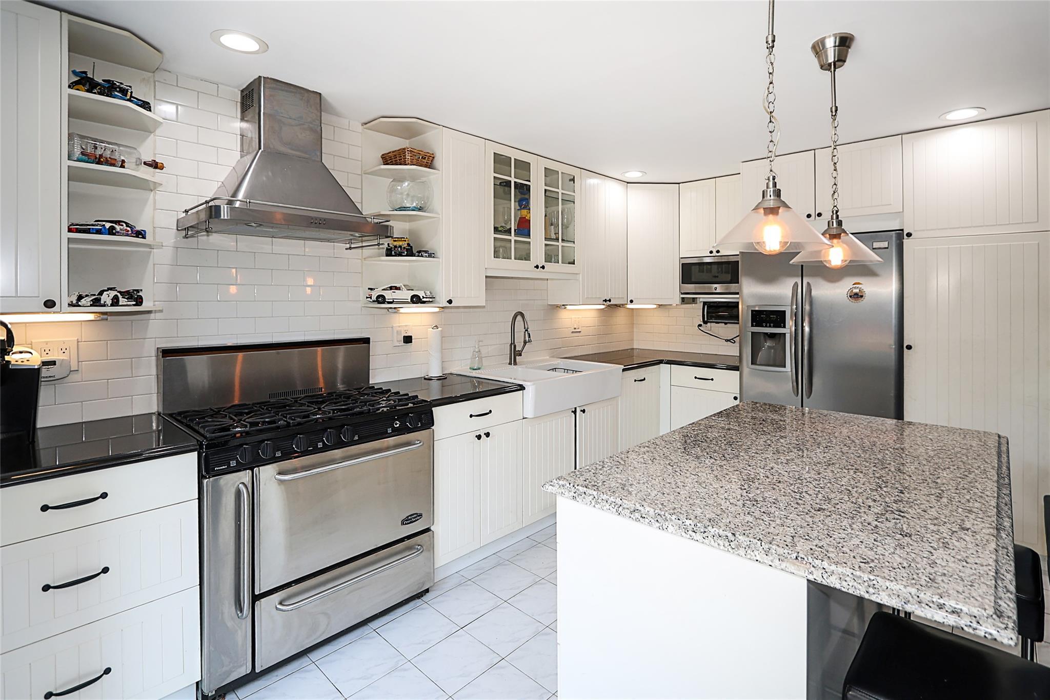 Single Family Marietta Nassau County, NY 11542, MLS-880332-40