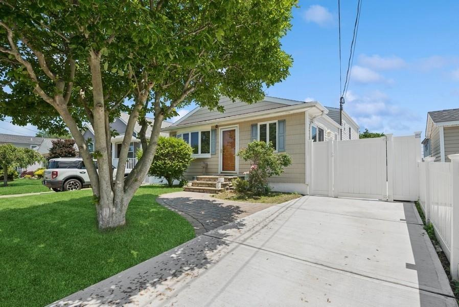 Single Family Coolidge  Suffolk County, NY 11701, MLS-880344-2