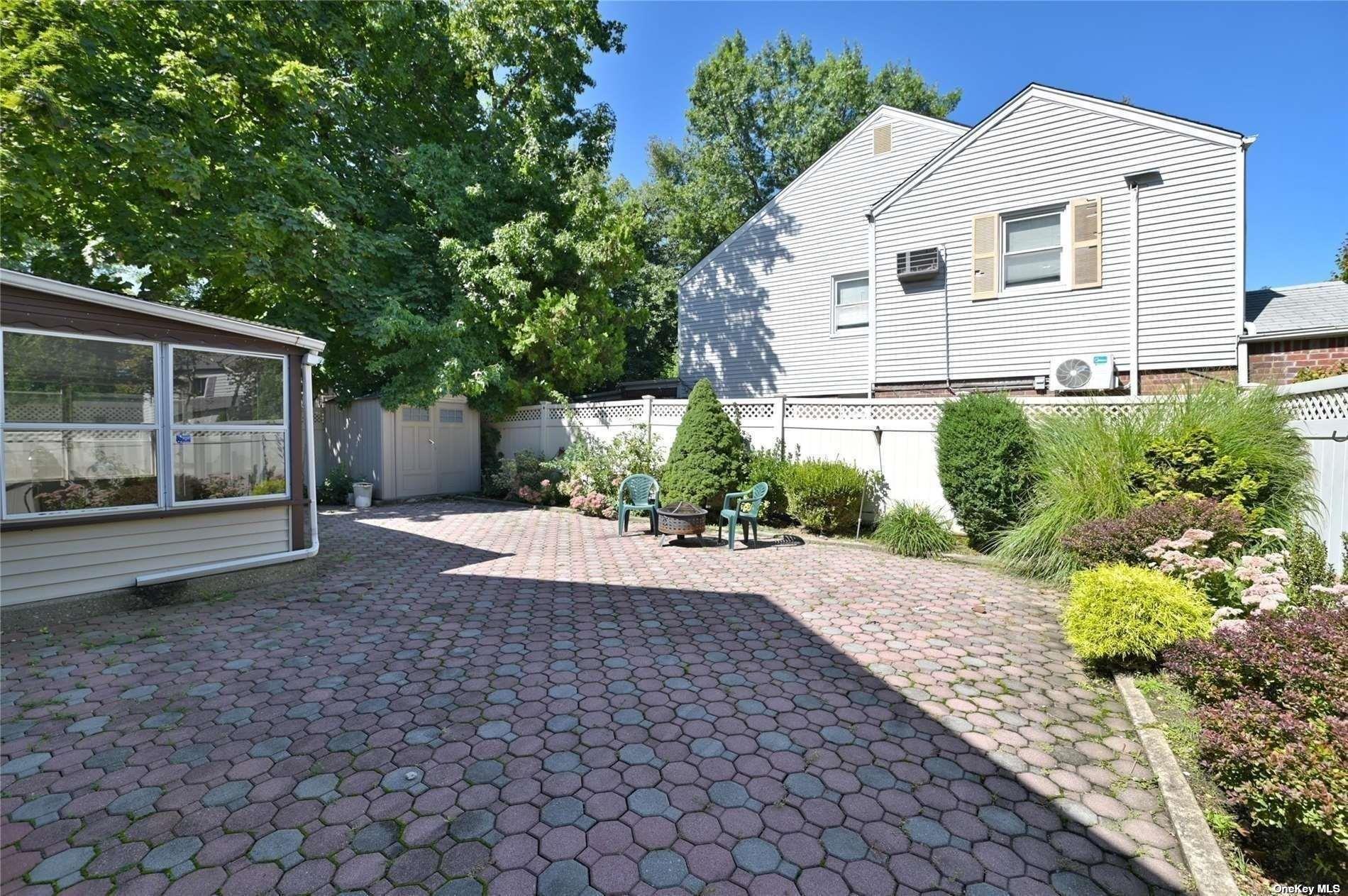 Single Family Peck  Queens, NY 11427, MLS-880352-17