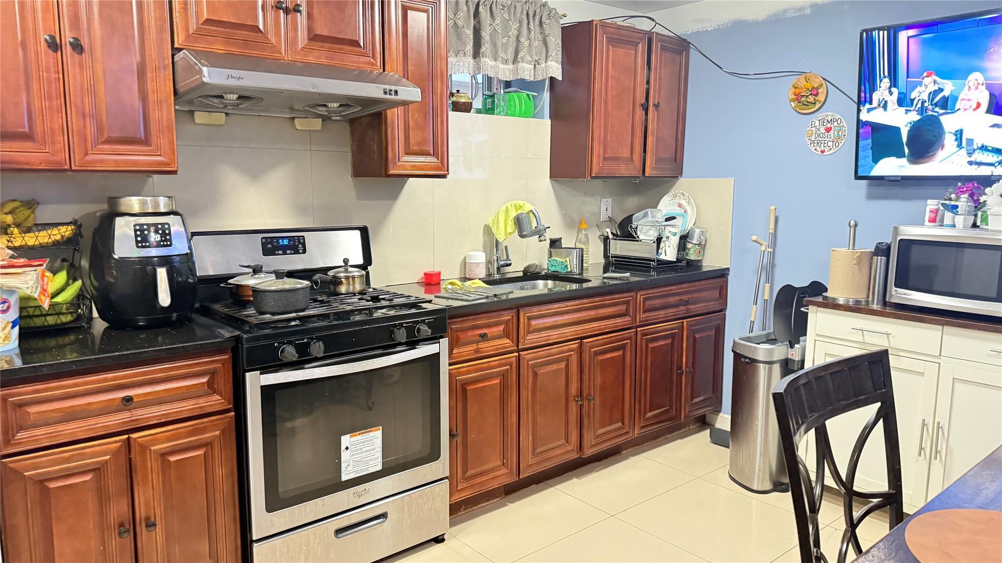Single Family Alstyne  Queens, NY 11368, MLS-880358-2