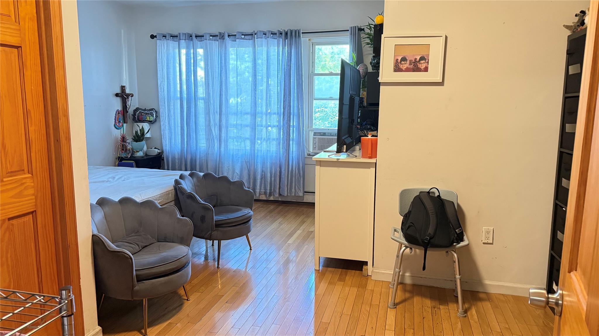 Single Family Alstyne  Queens, NY 11368, MLS-880358-3