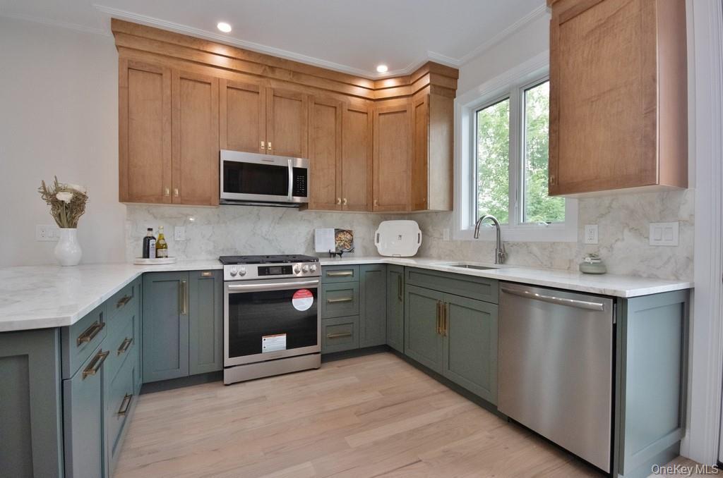 Condo Andrews  Westchester County, NY 10591, MLS-880381-11