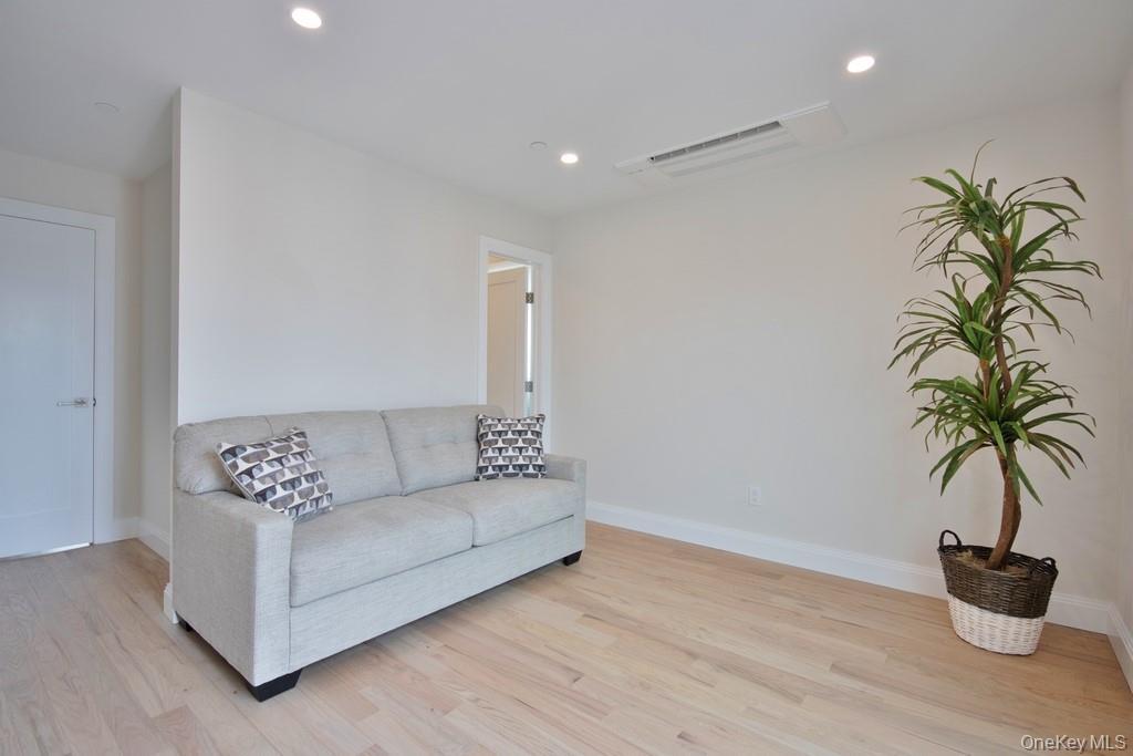 Condo Andrews  Westchester County, NY 10591, MLS-880381-21