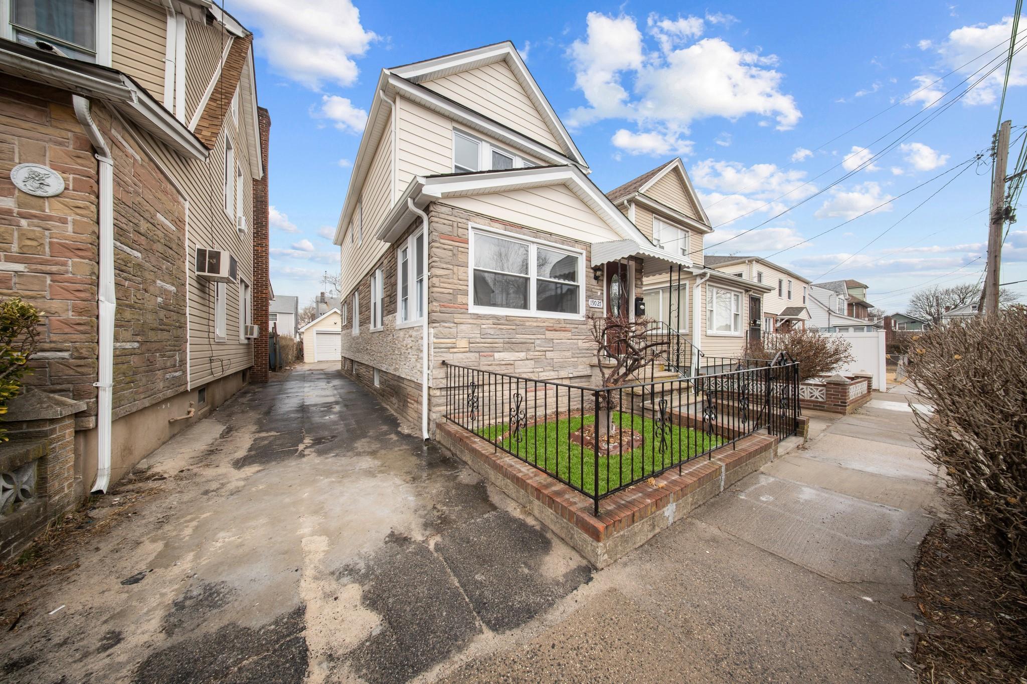 Single Family 118th  Queens, NY 11412, MLS-880389-21