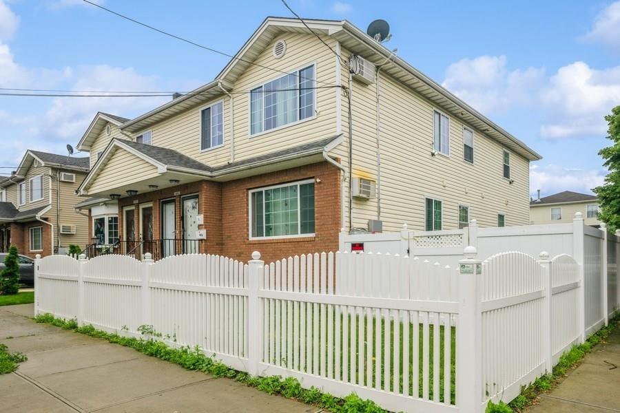 Single Family Almeda  Queens, NY 11692, MLS-880470-2
