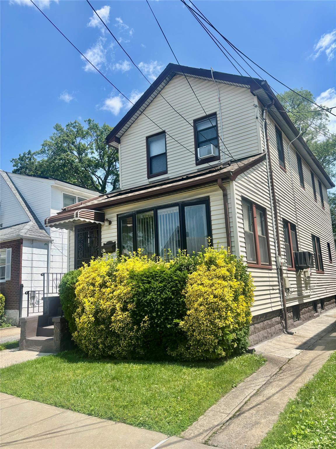 Single Family Grayson  Queens, NY 11413, MLS-880494-2